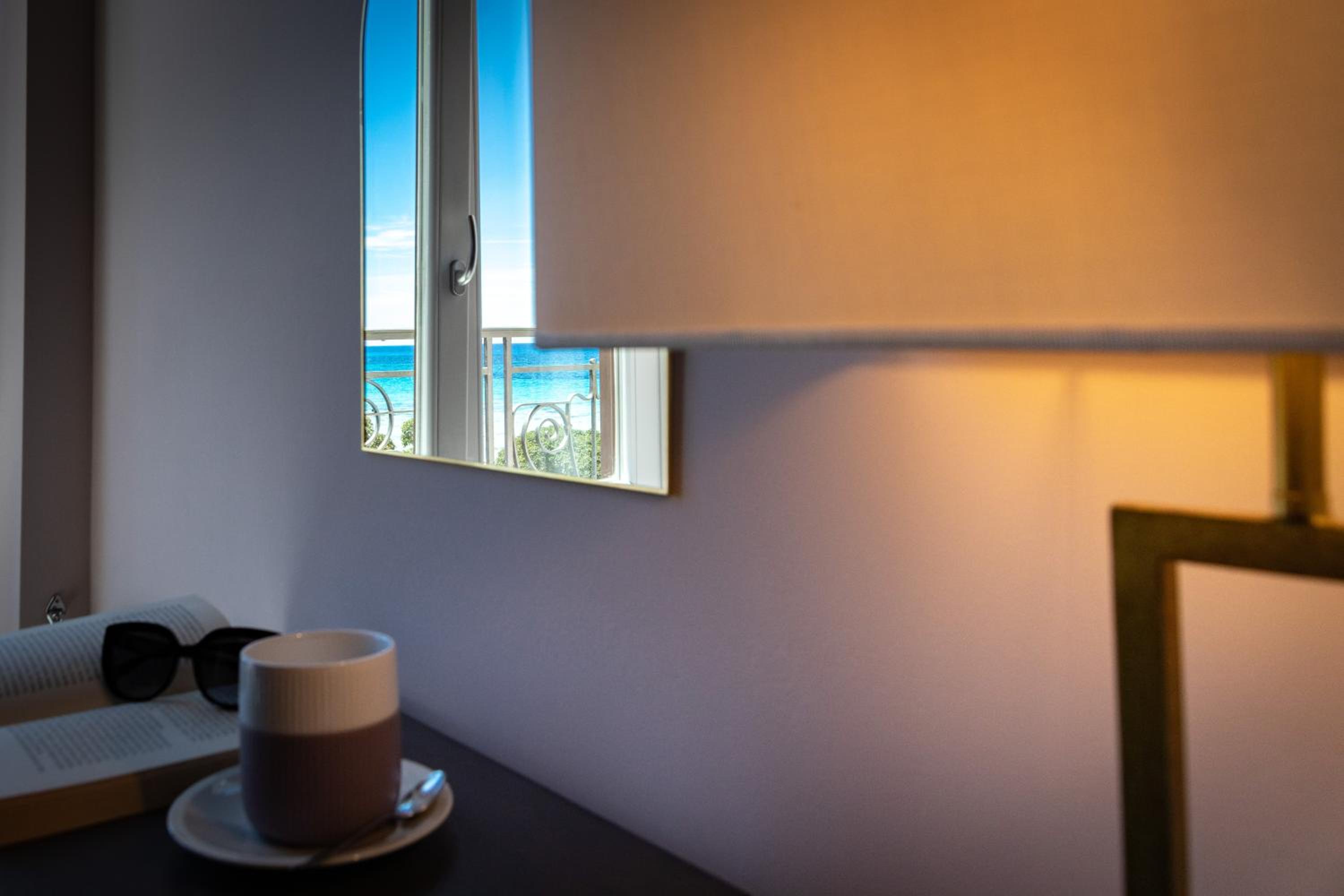 Deluxe Double Room with Balcony photo 2