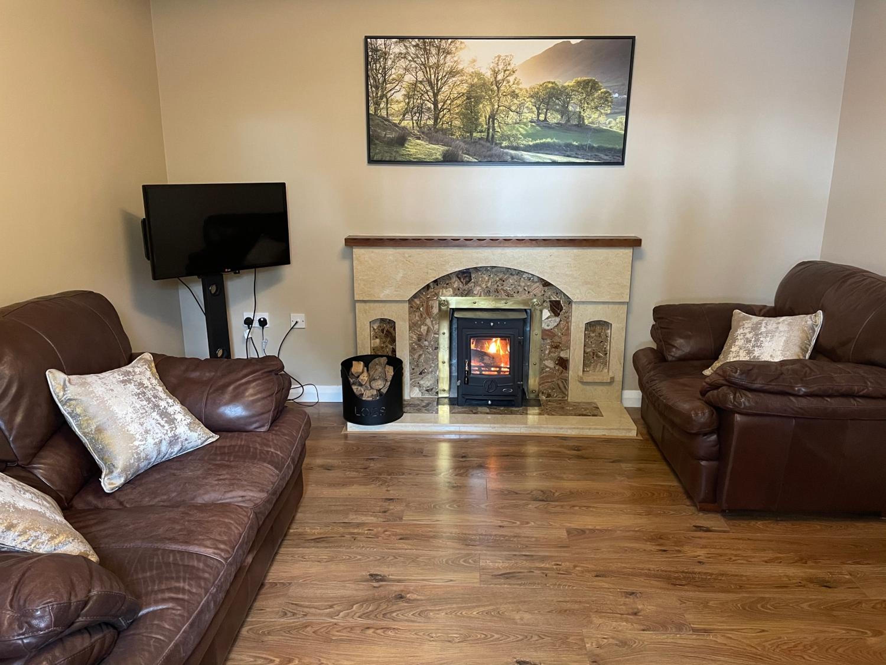 Three-Bedroom House photo 3