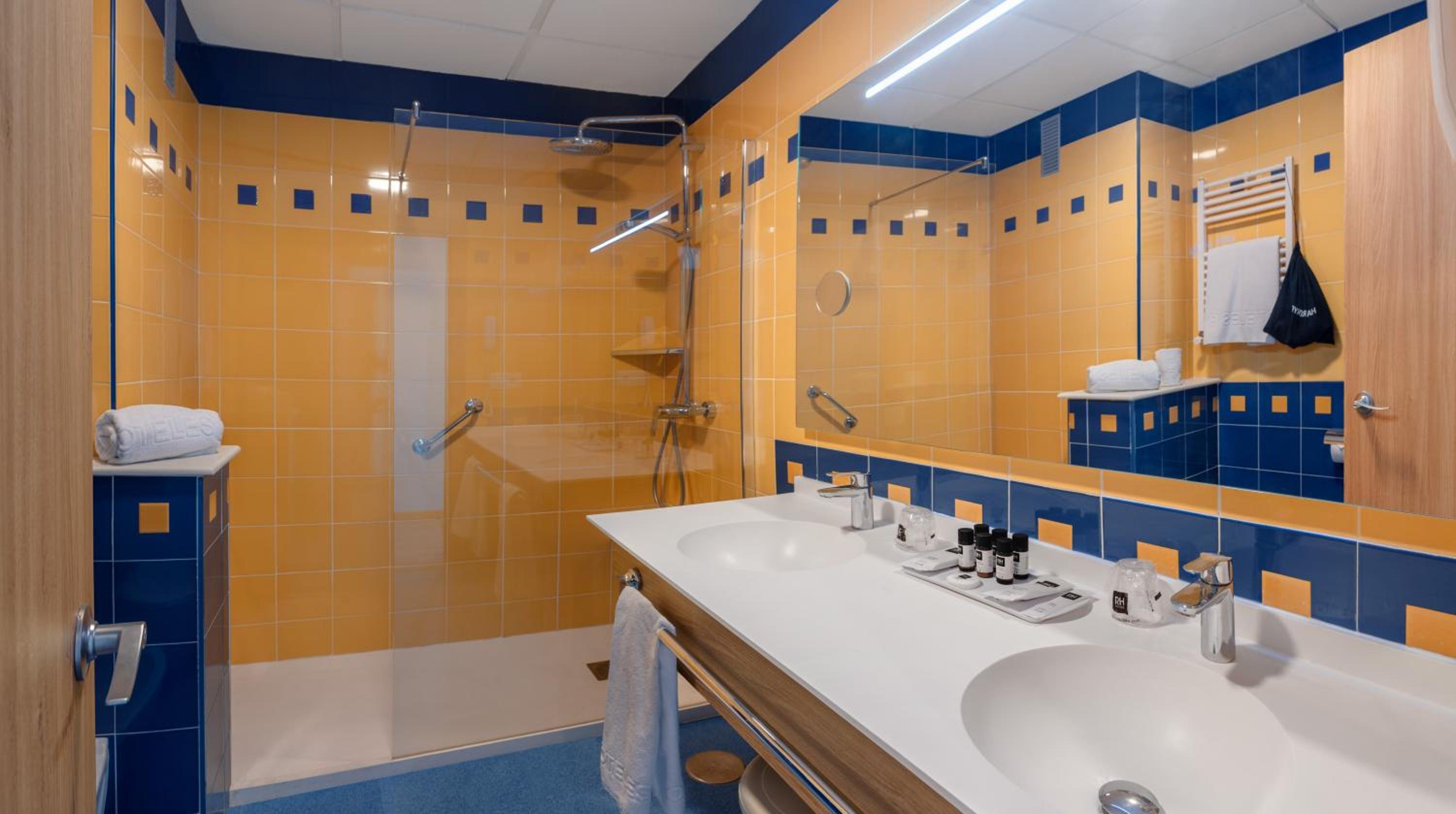 Deluxe Triple Room with Sea View and Terrace (3 adults) - Photo 2