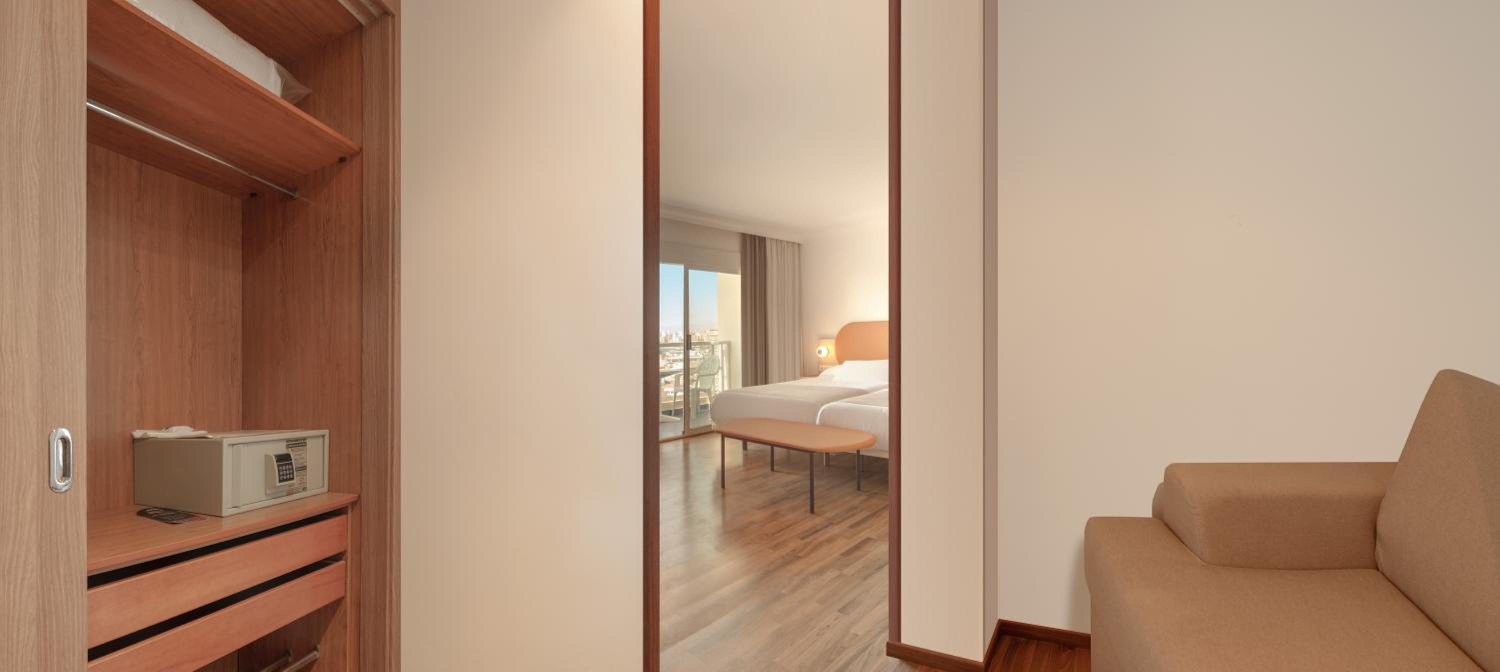 Deluxe Triple Room with Sea View and Terrace (3 adults) - Photo 8