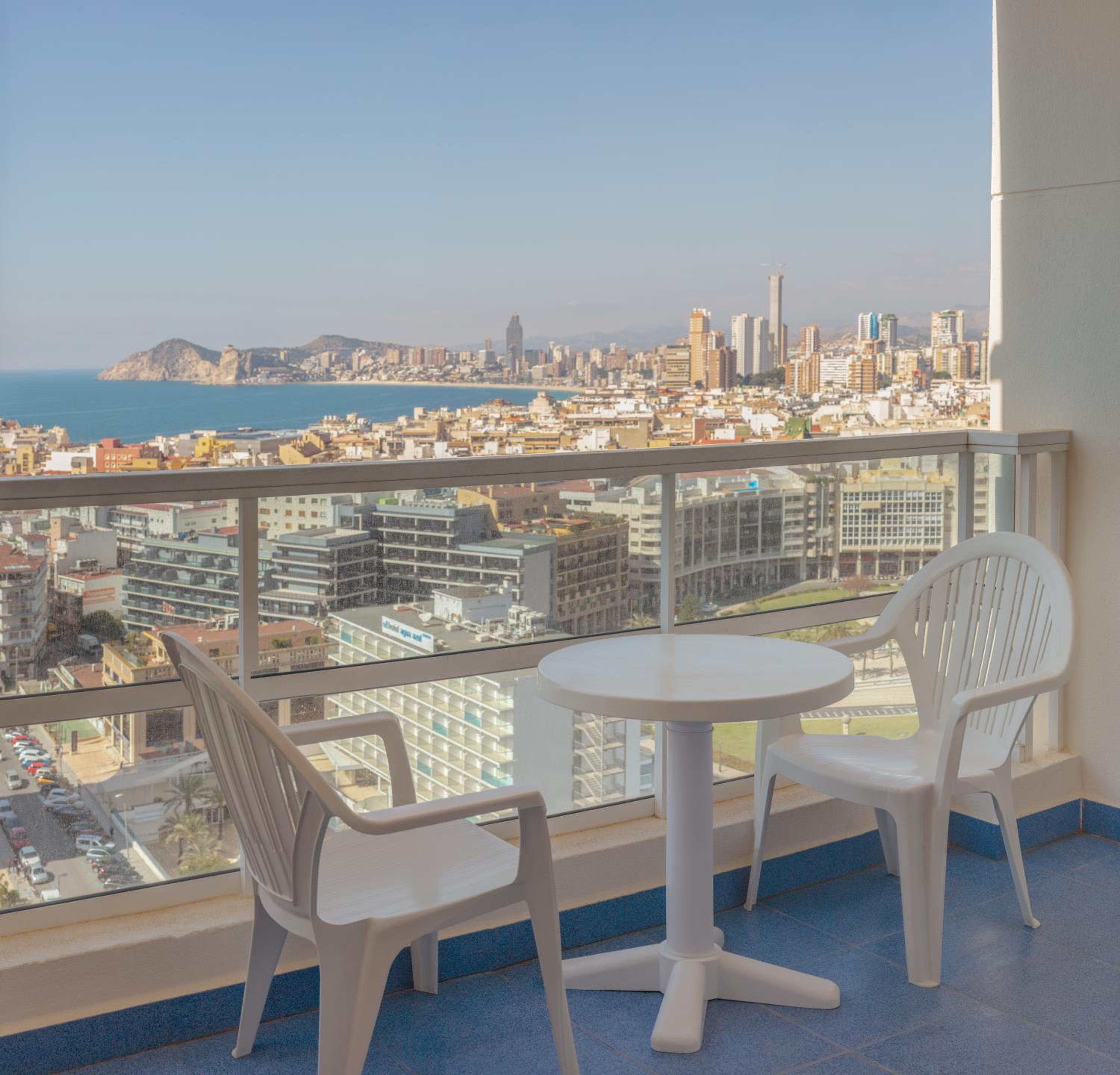 Habitación Familiar con Terraza (2 Adultos + 1 Niño)