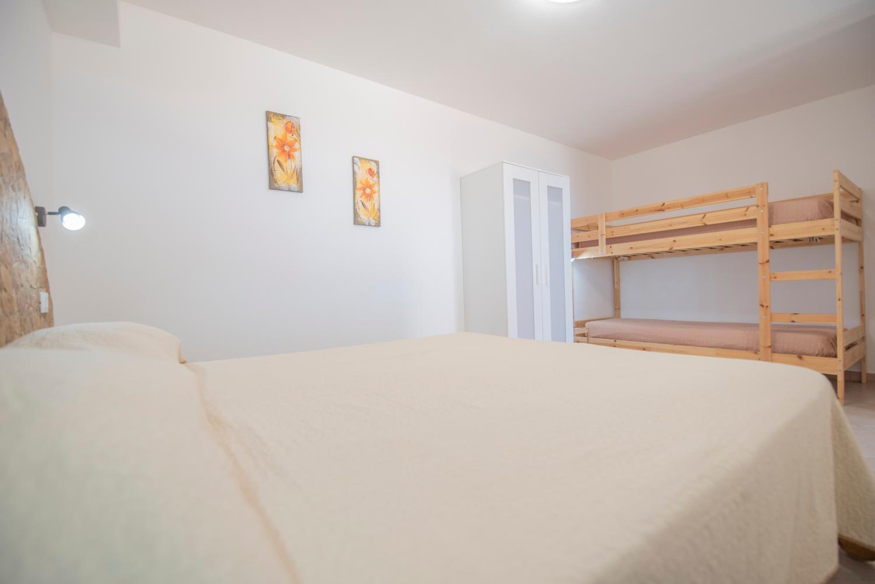 One-Bedroom House photo 1