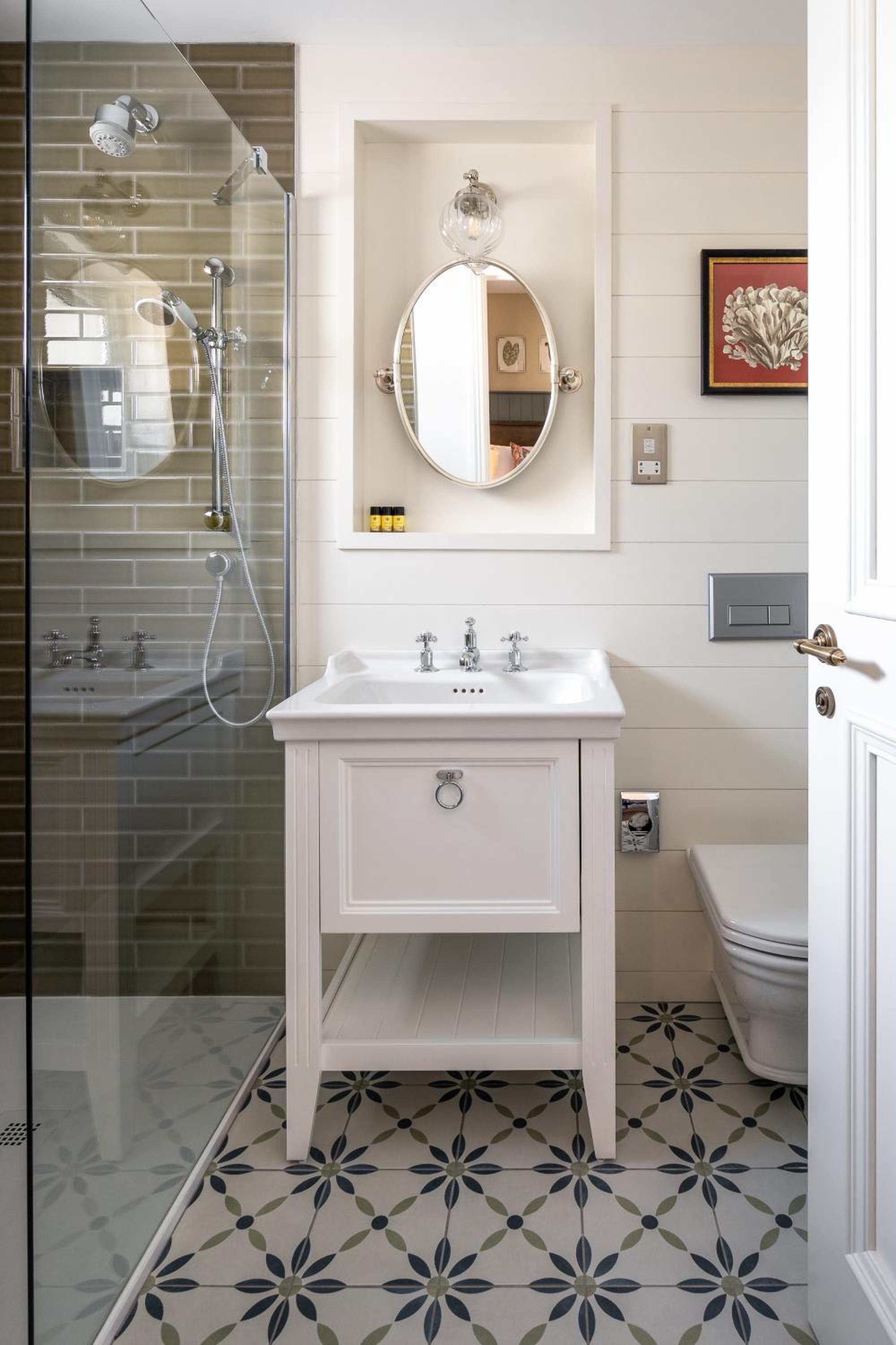 Family Room with Bathroom photo 2