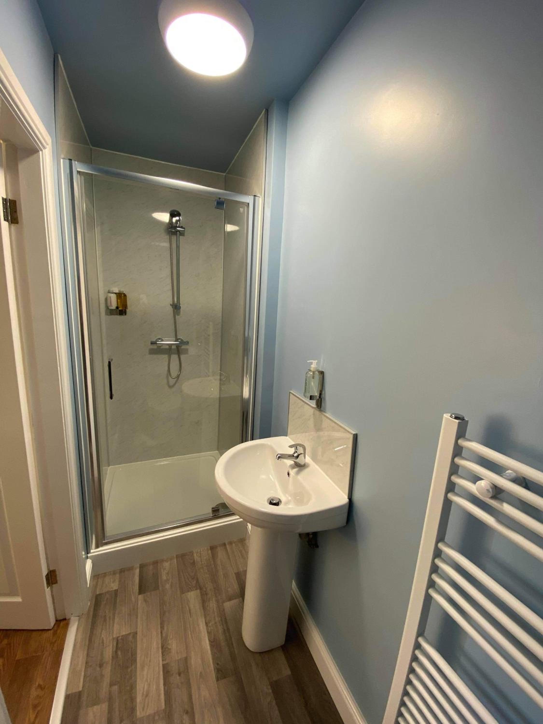 Double Room with Private Bathroom - Photo 2