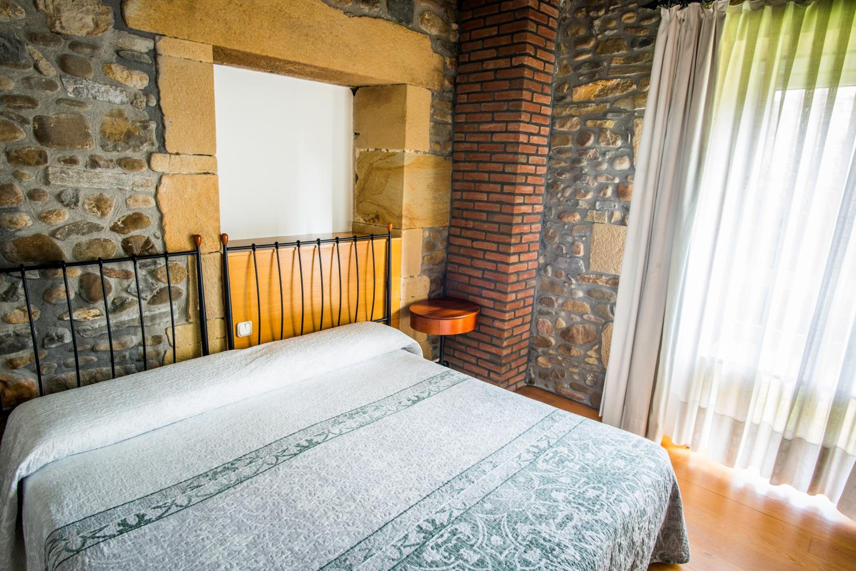 Double or Twin Room - Photo 2