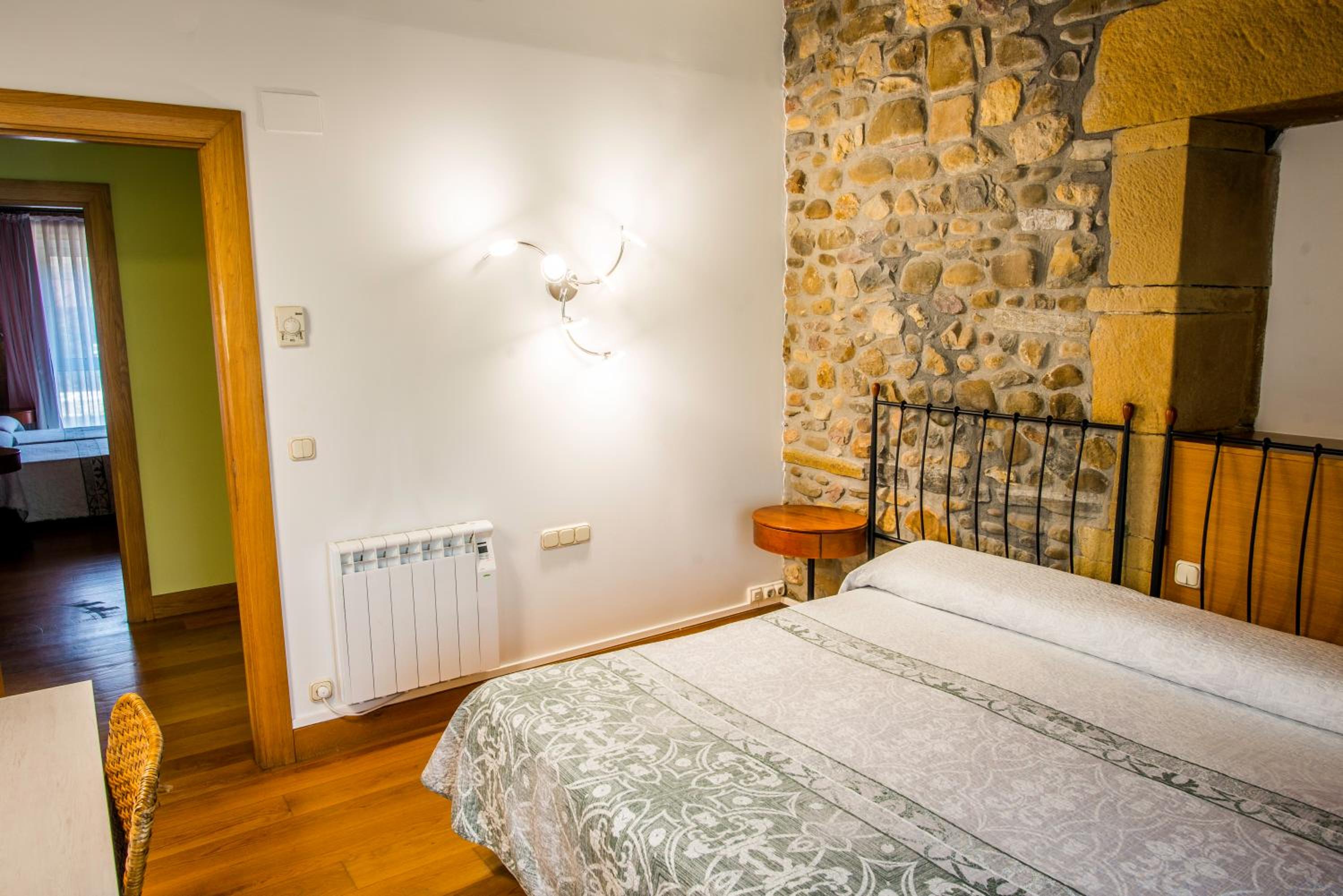 Double or Twin Room - Photo 10