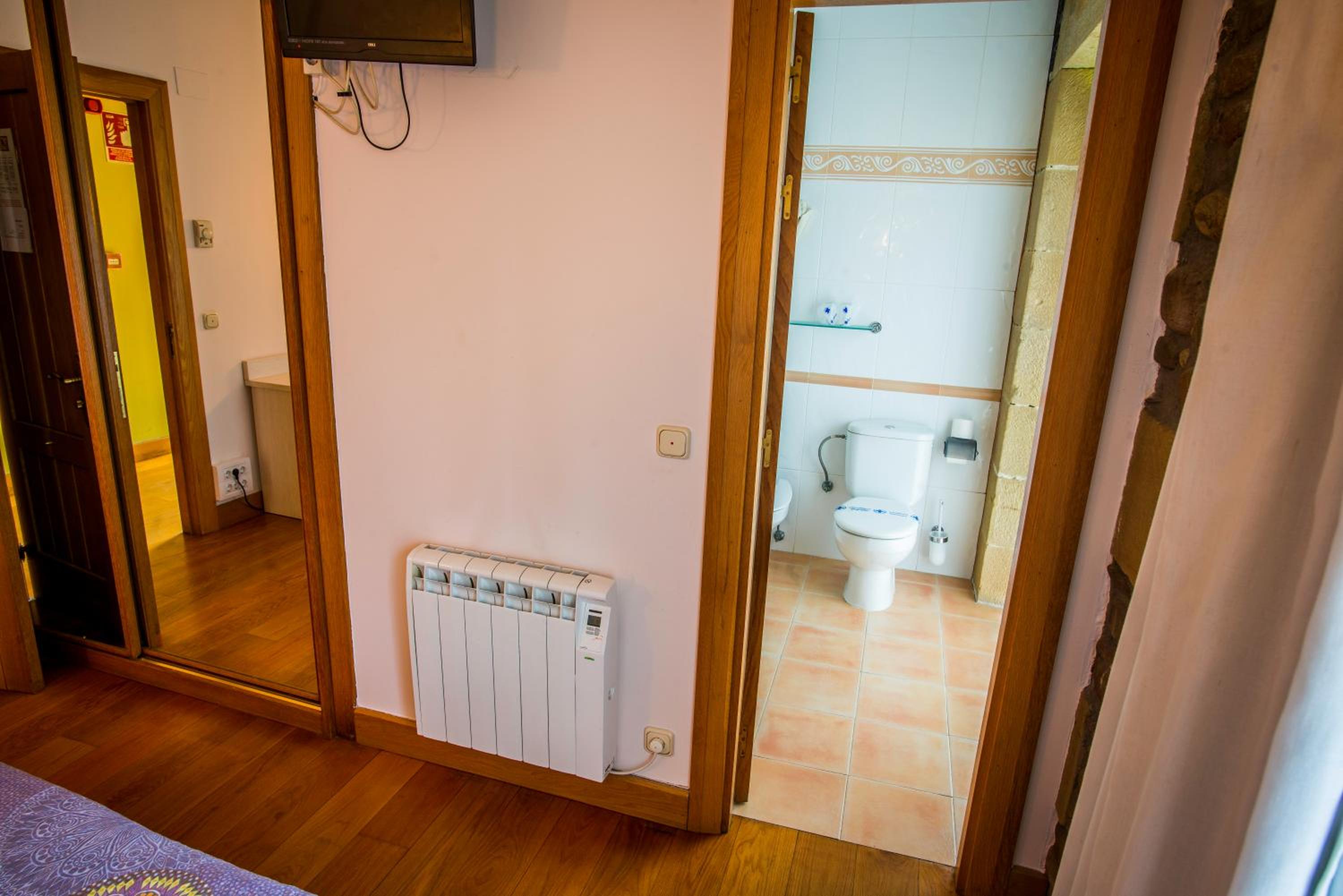 Double or Twin Room - Photo 3