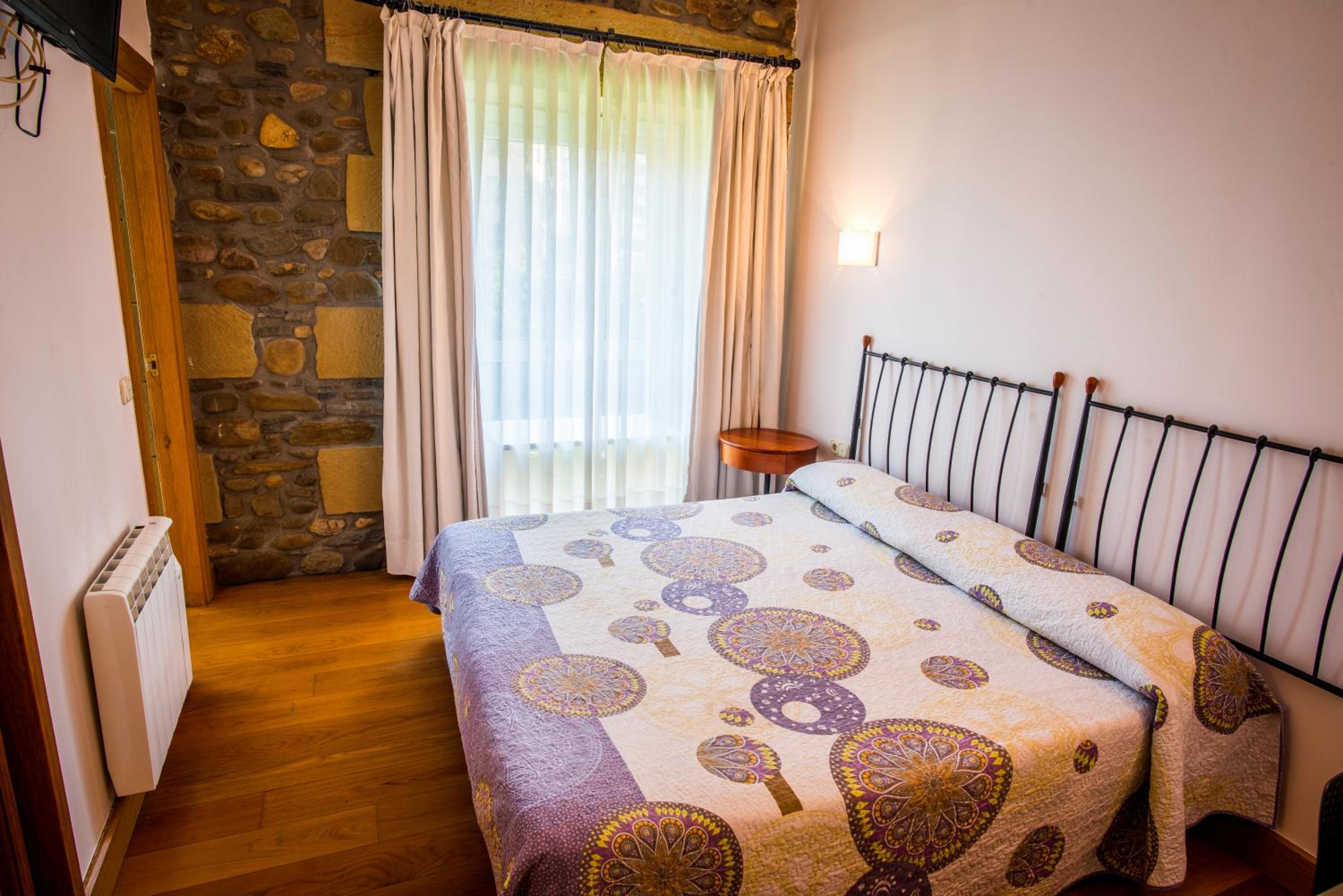 Double or Twin Room - Photo 4