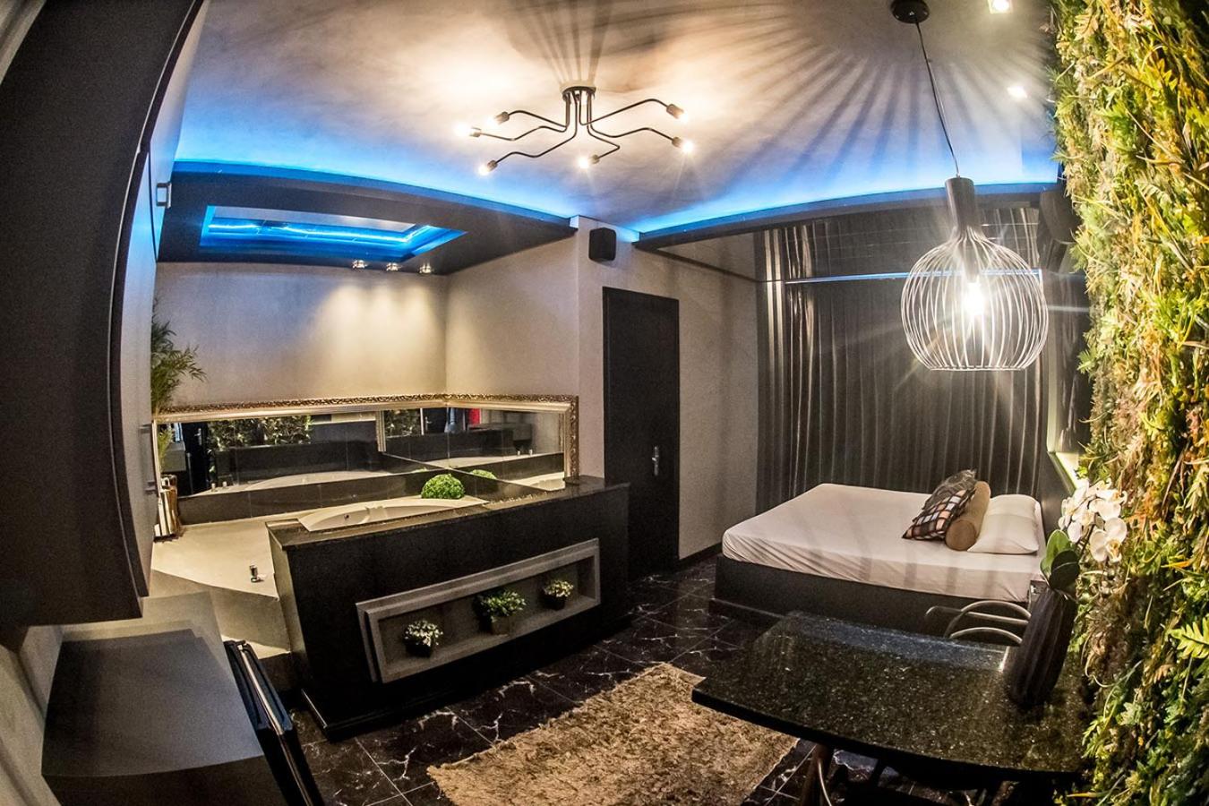 Deluxe Suite With Spa Bath photo 2