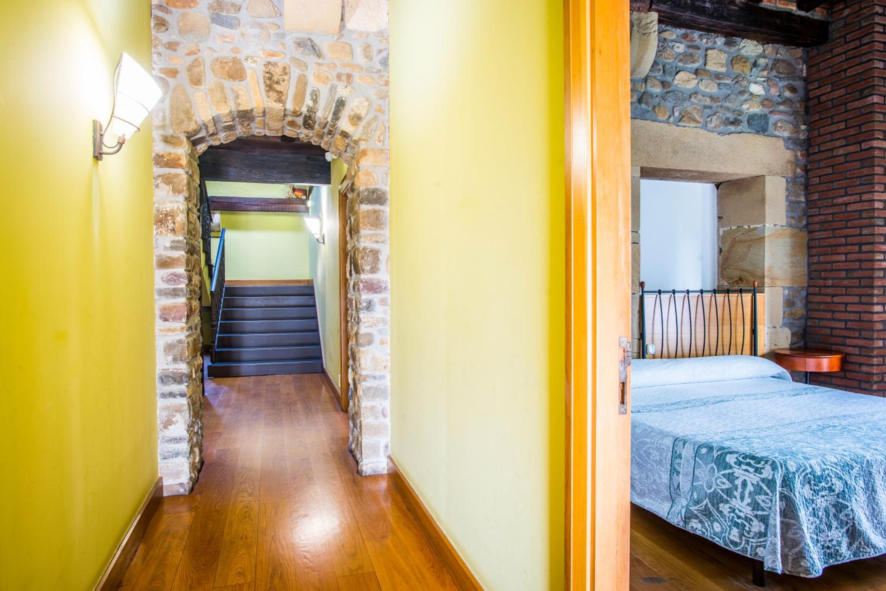 Double or Twin Room - Photo 5