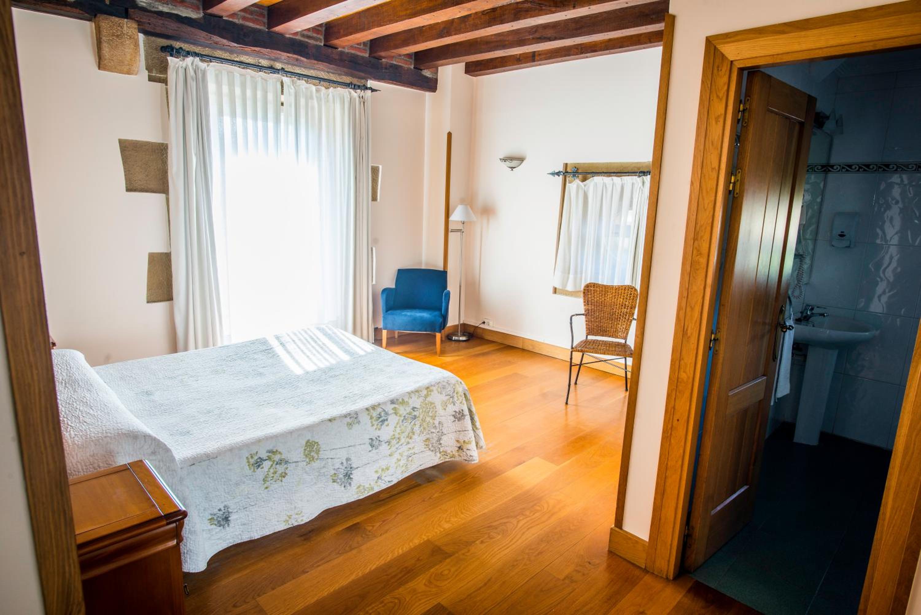 Double or Twin Room - Photo 7