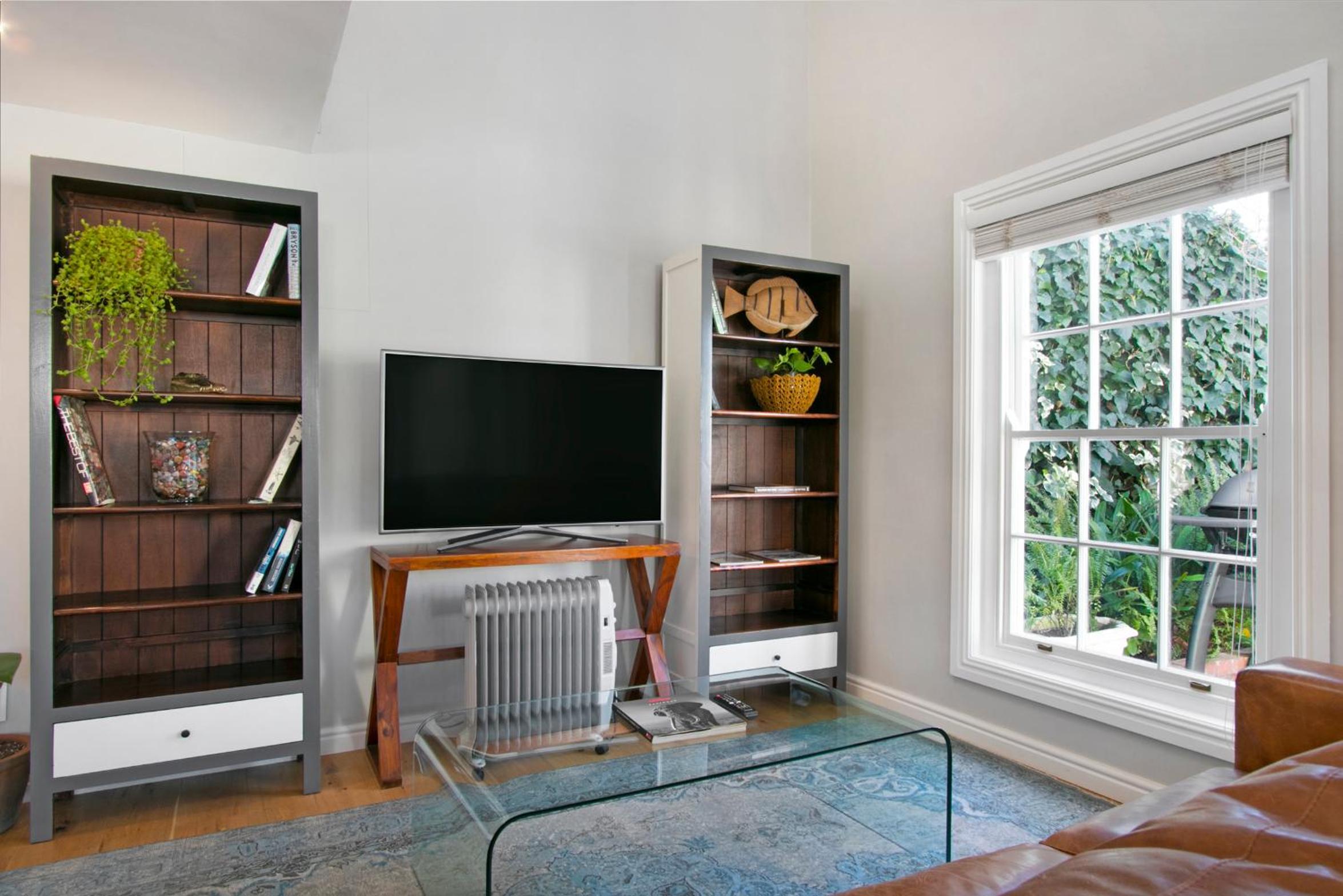 One-Bedroom Apartment - Photo 2