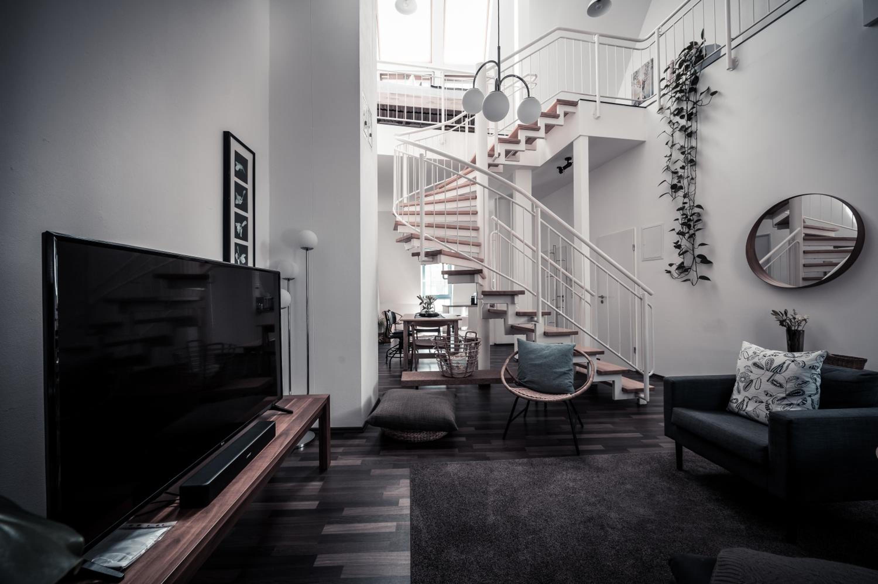 Studio - Split Level photo 1