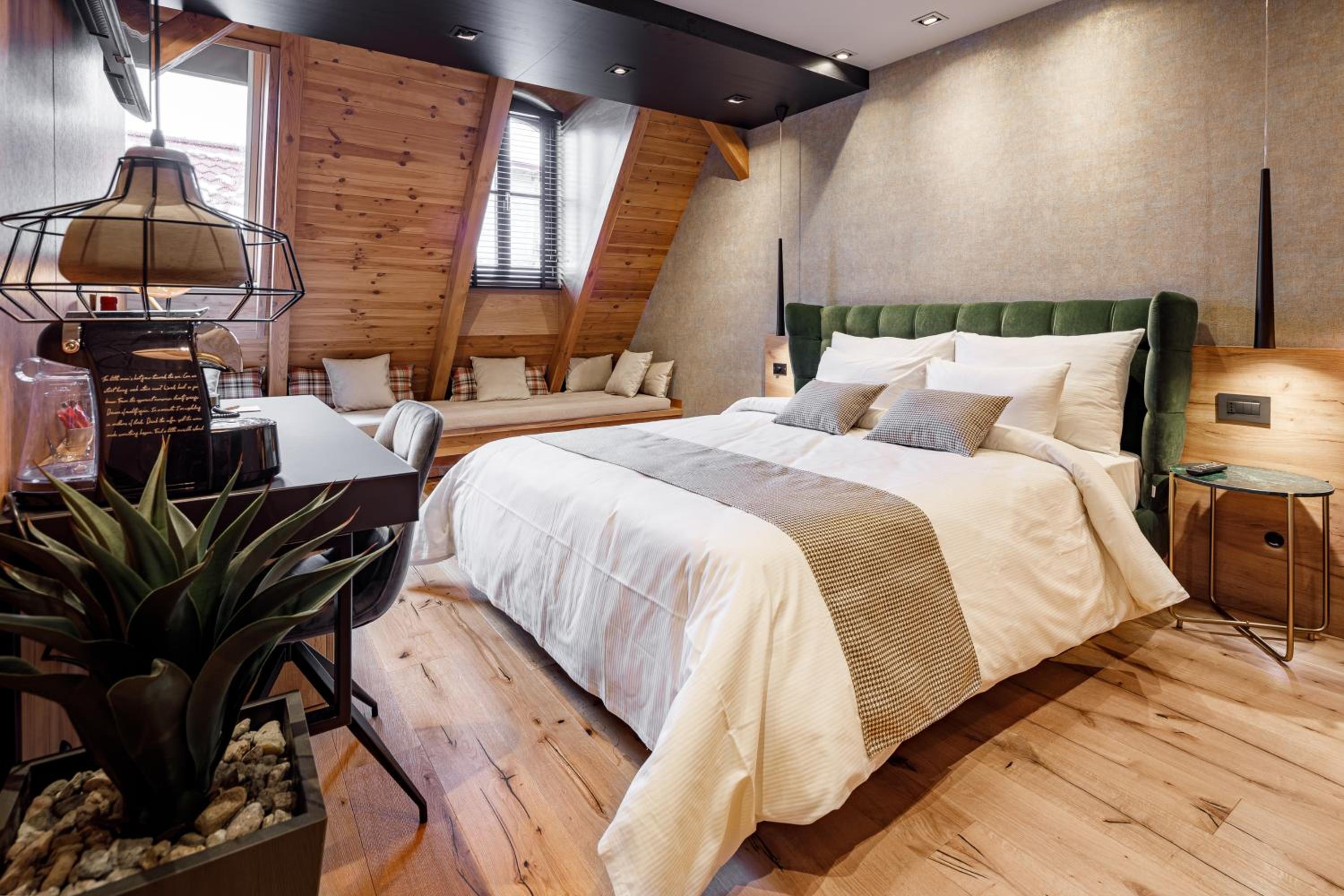 Standard Double Room - Photo 11