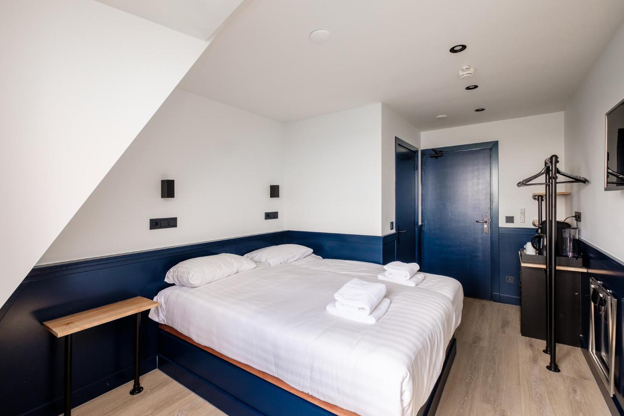 Double Room with Harbor View - Photo 4