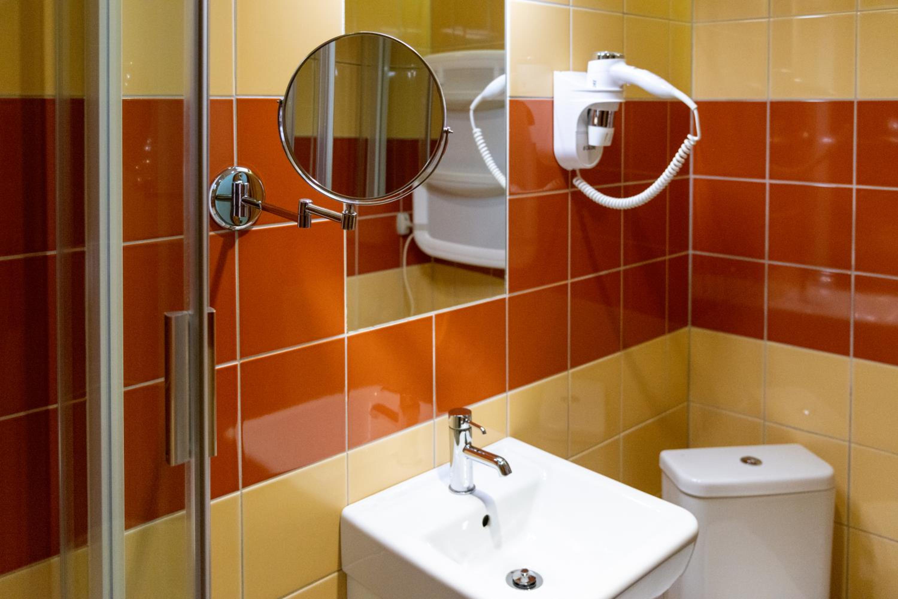 Superior Quadruple Room - Photo 10