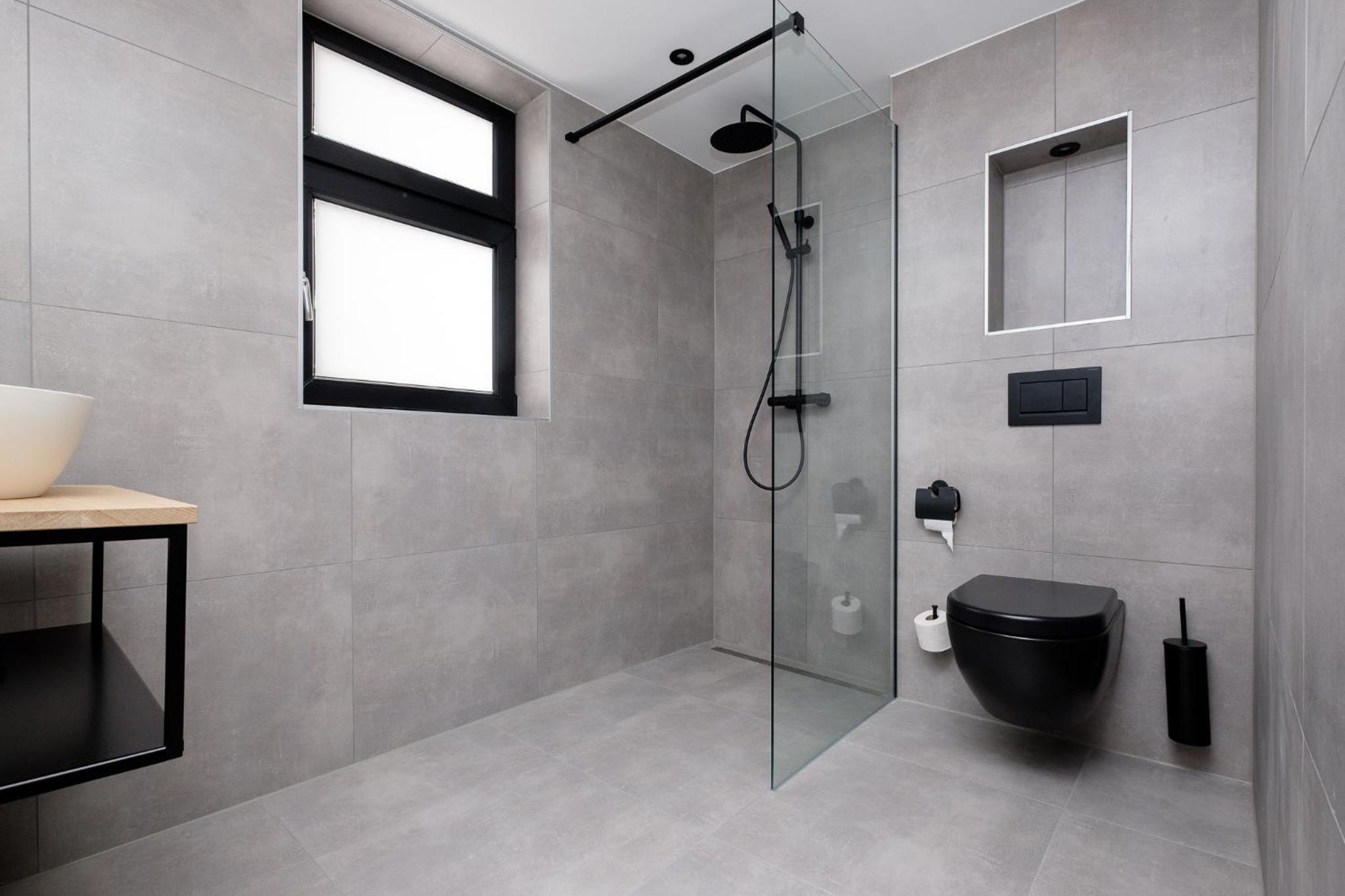 Deluxe Double Room with Shower - Photo 9