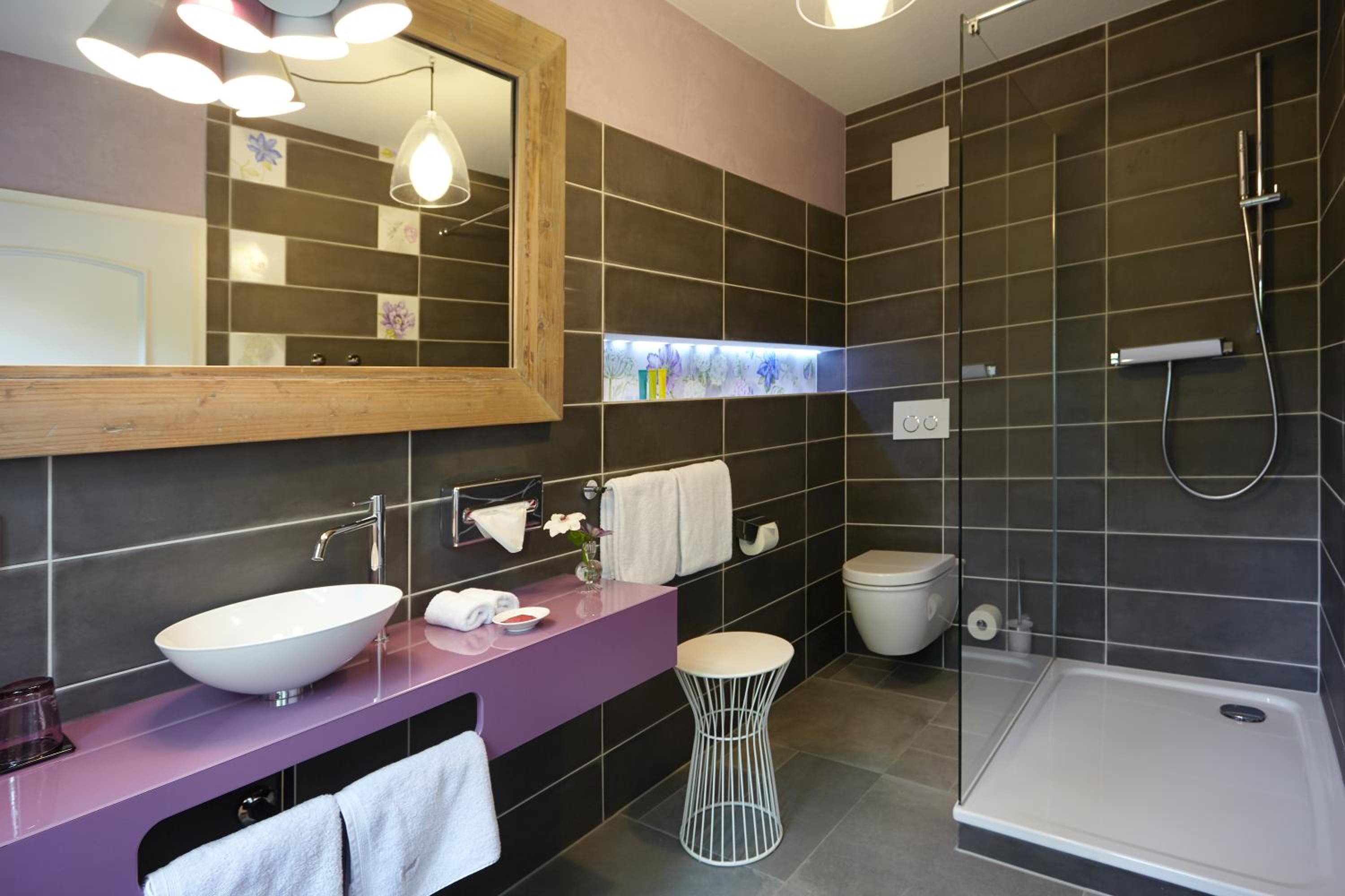 Deluxe Double Room with Balcony - Photo 17