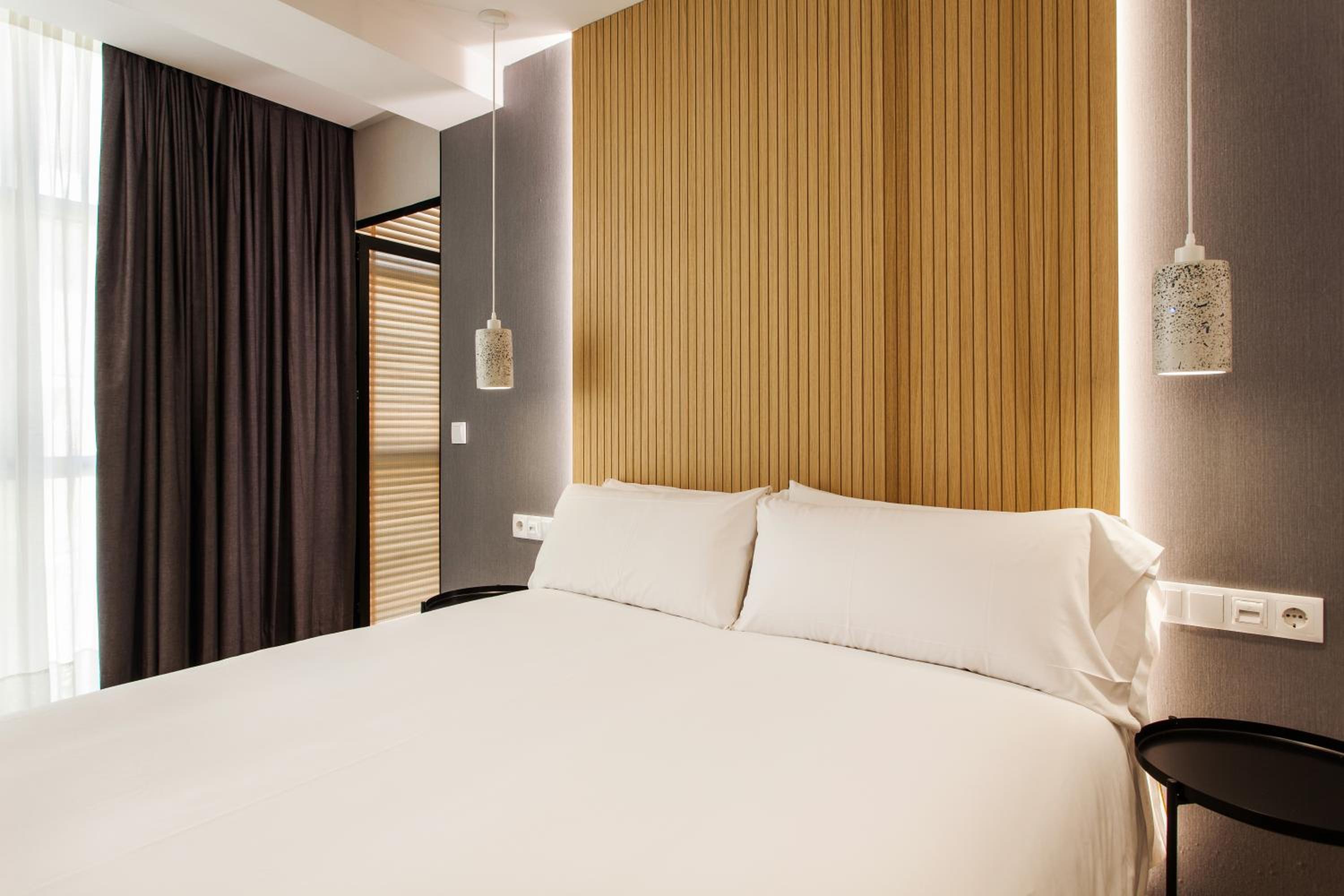 Standard Double or Twin Room - Photo 12