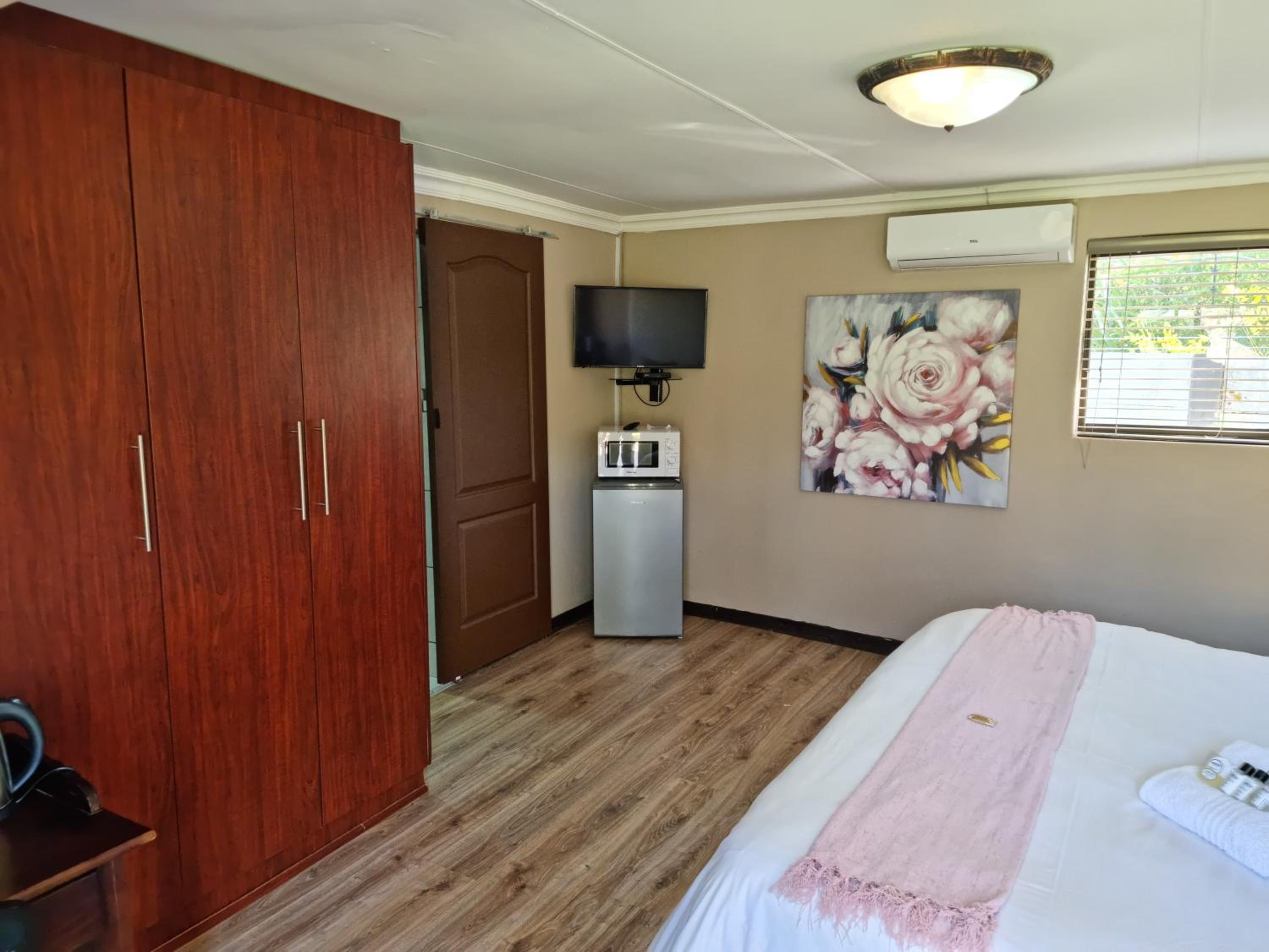 Deluxe Twin Room - Photo 6