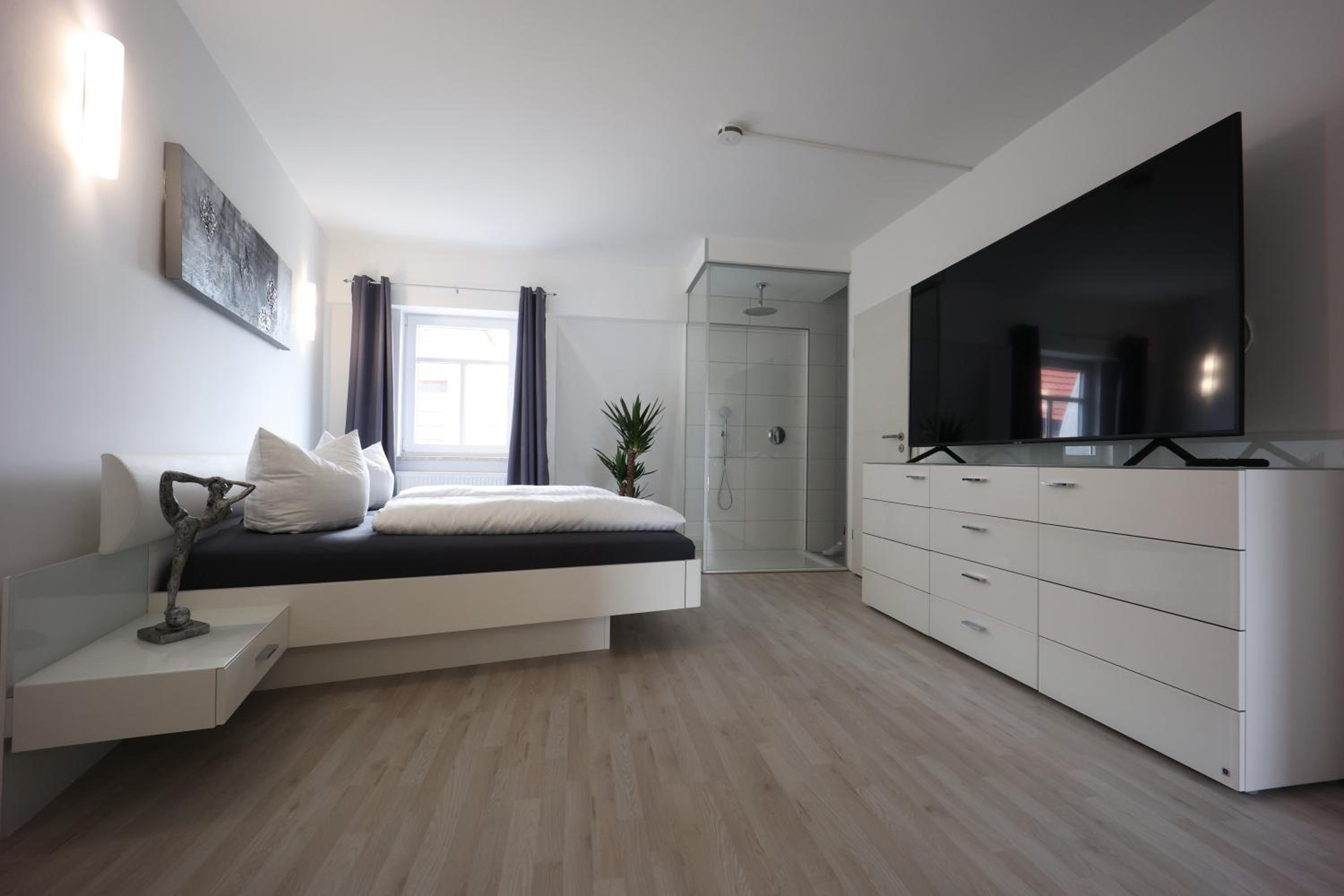 One-Bedroom Apartment photo 1