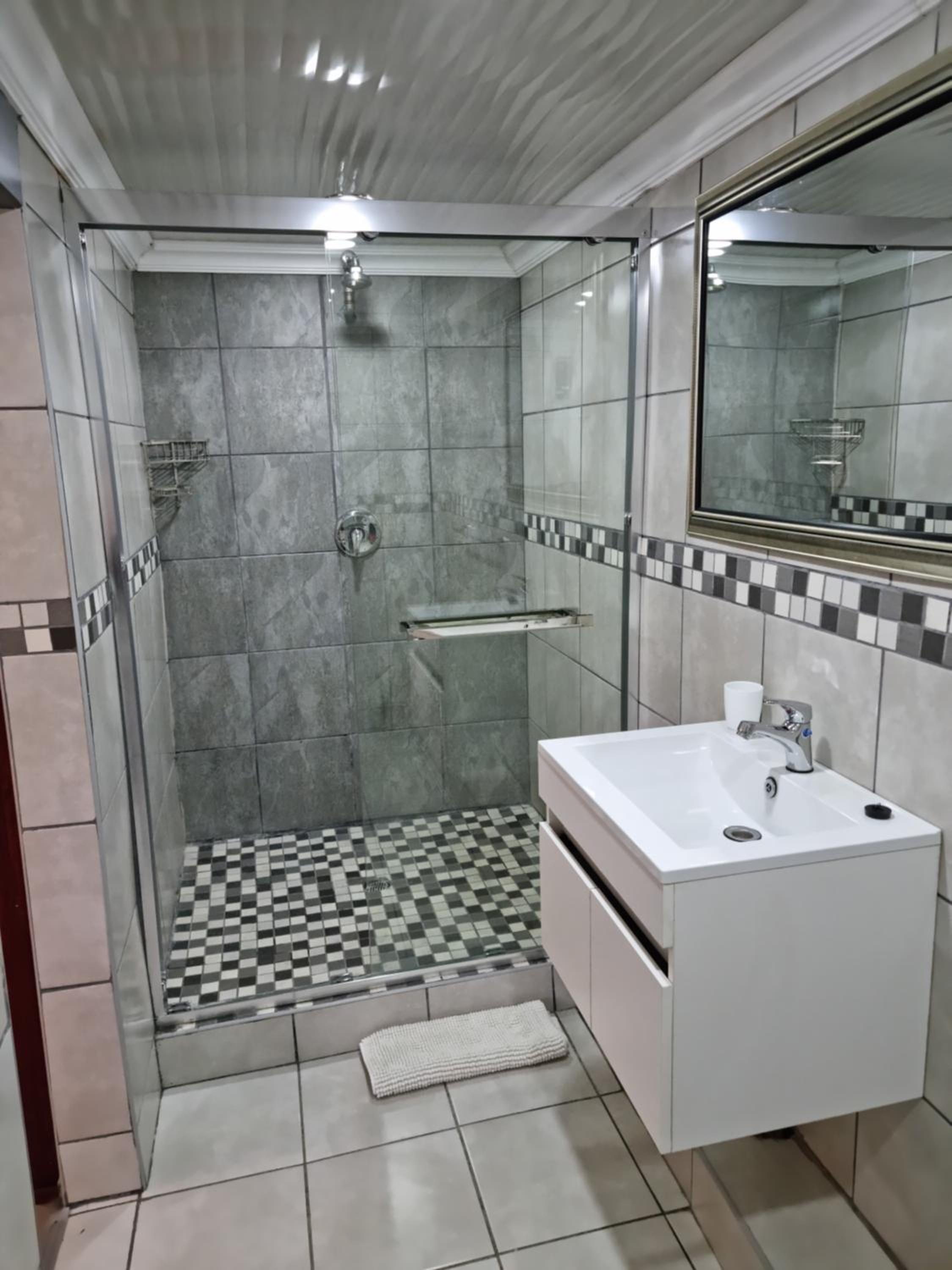 Deluxe Twin Room - Photo 2