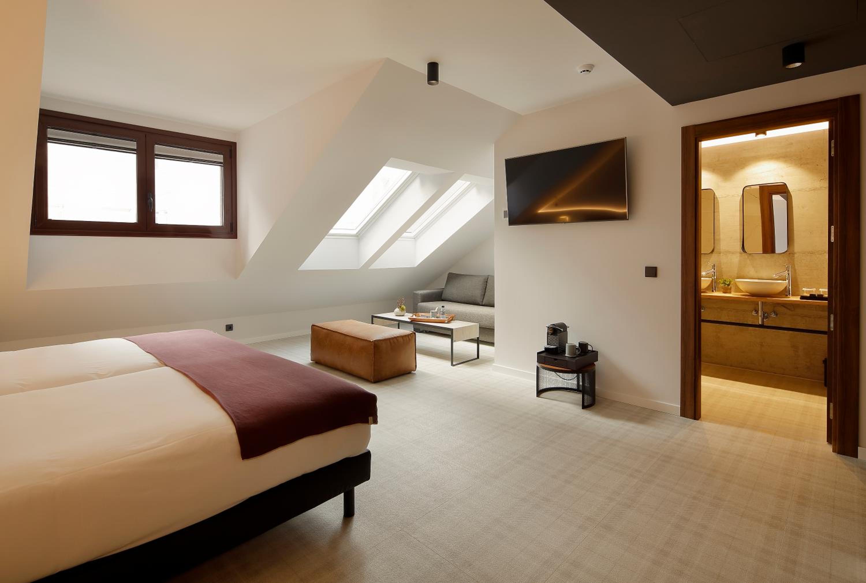 Superior Twin Room - Photo 1