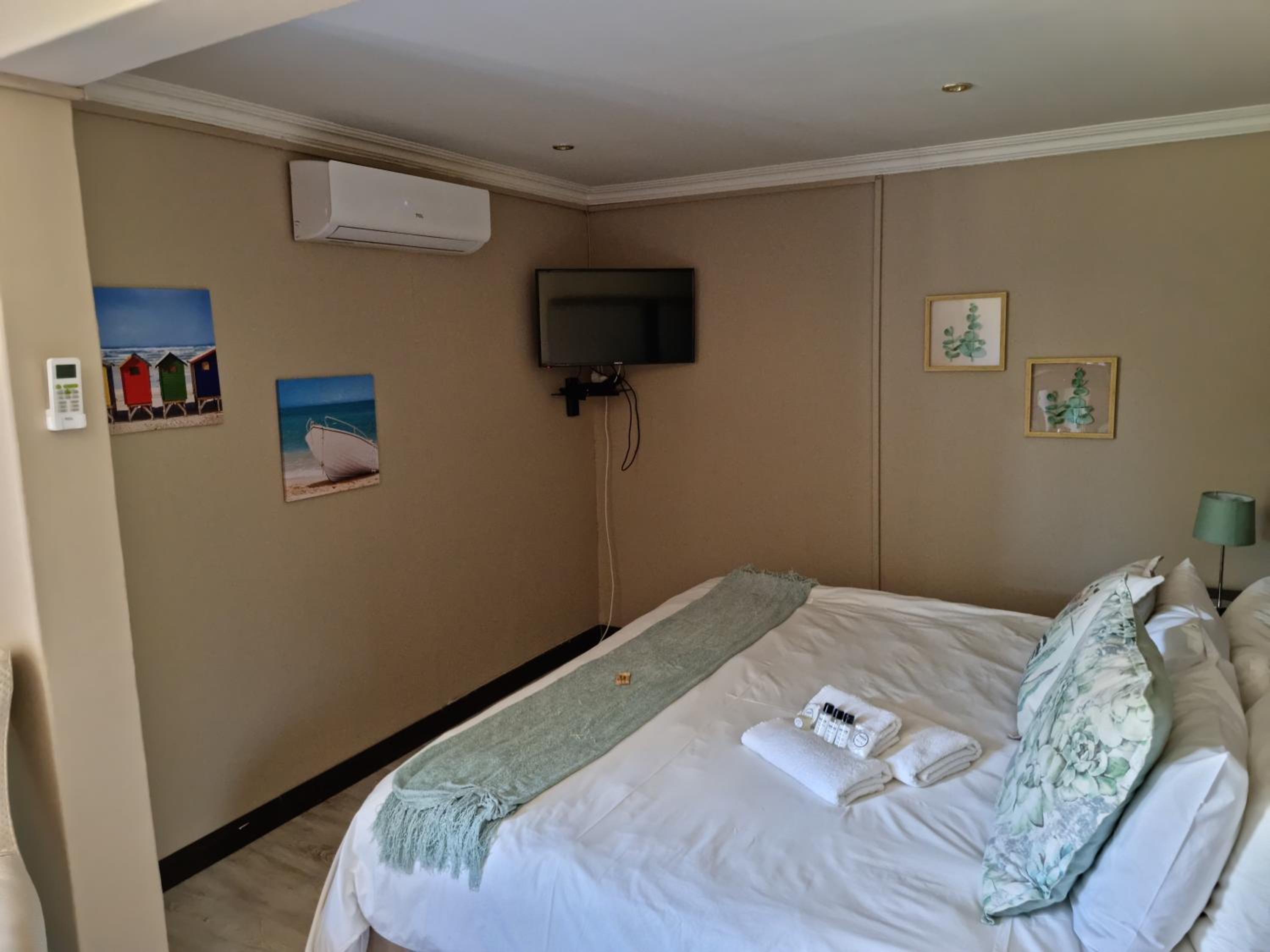 Premium Twin Room - Photo 3