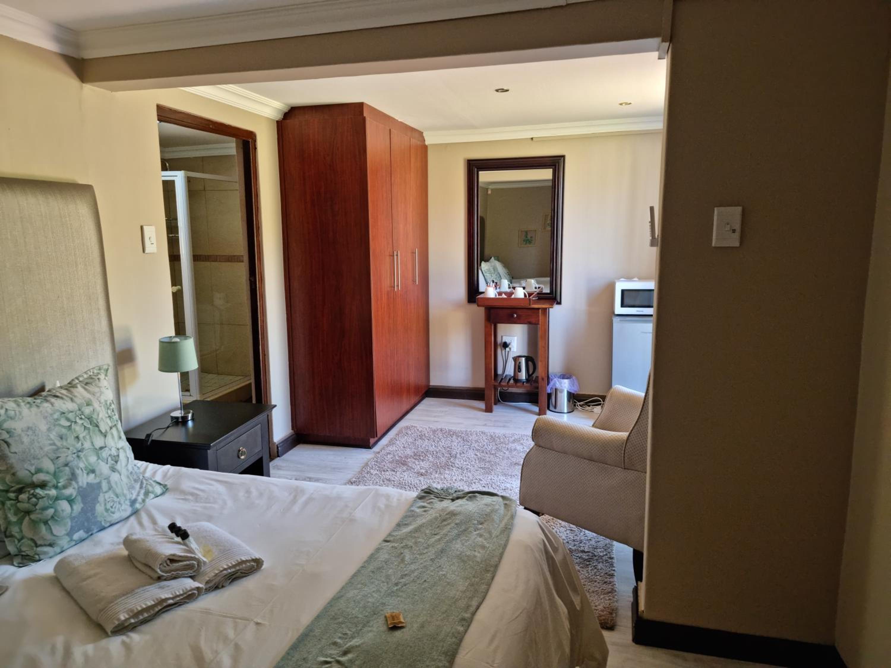 Premium Twin Room - Photo 4