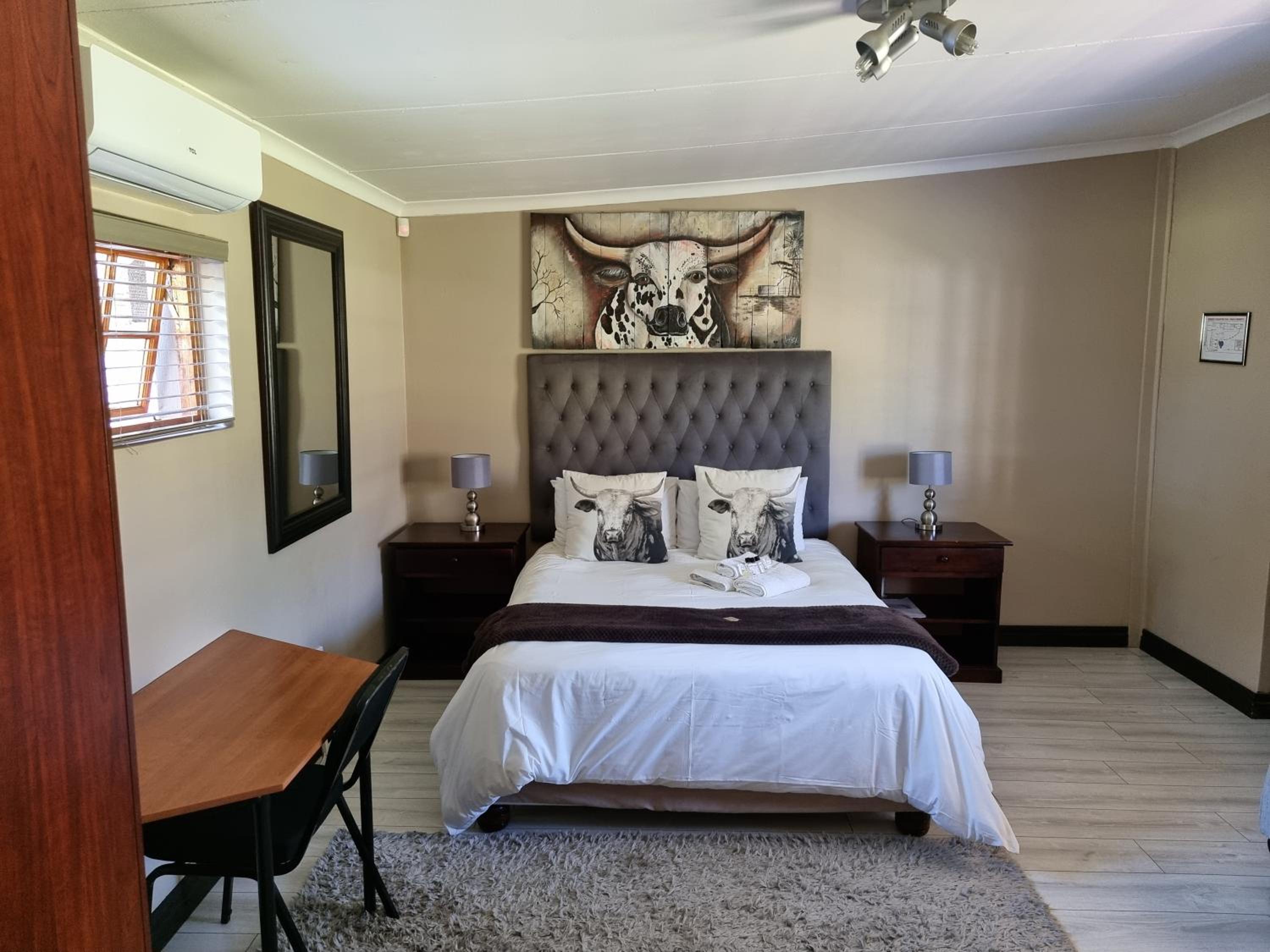 Deluxe King Suite - Photo 4