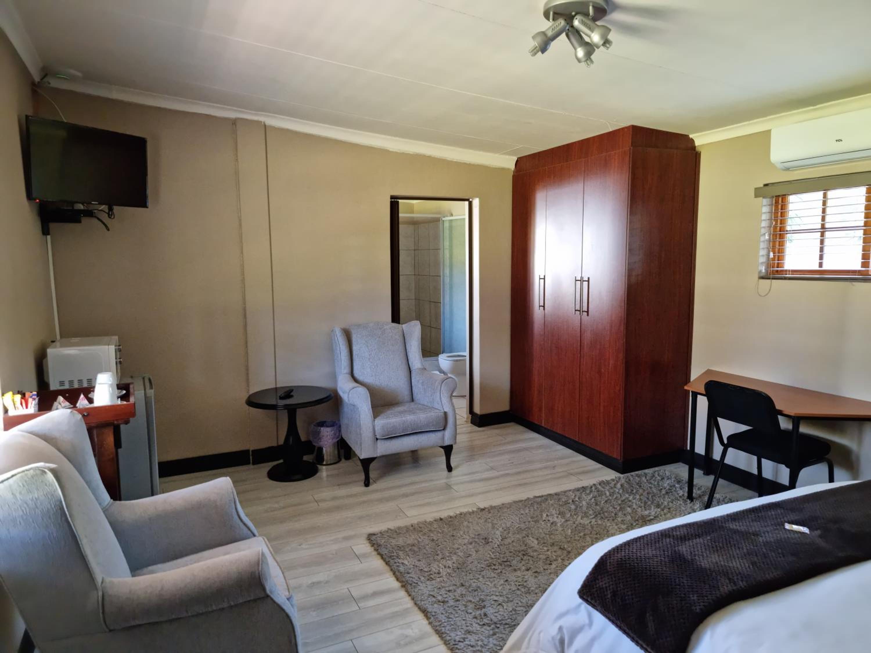 Deluxe King Suite - Photo 1