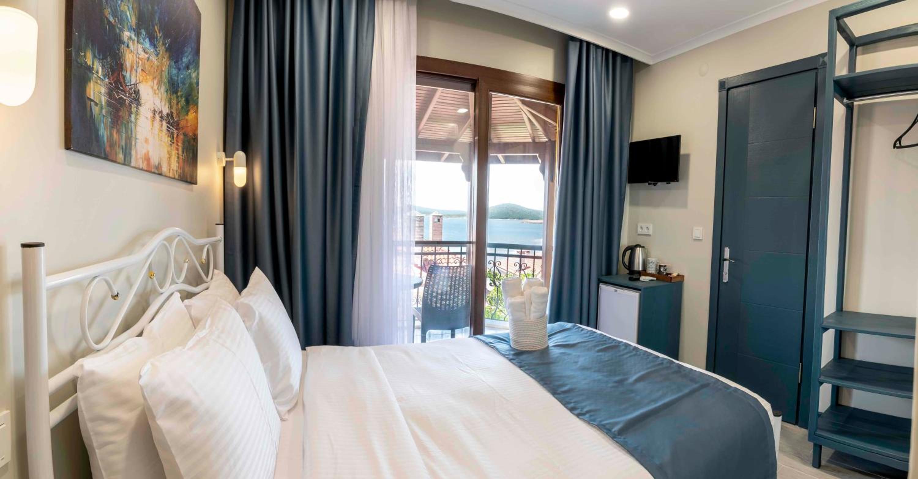 Double Room with Balcony and Sea View