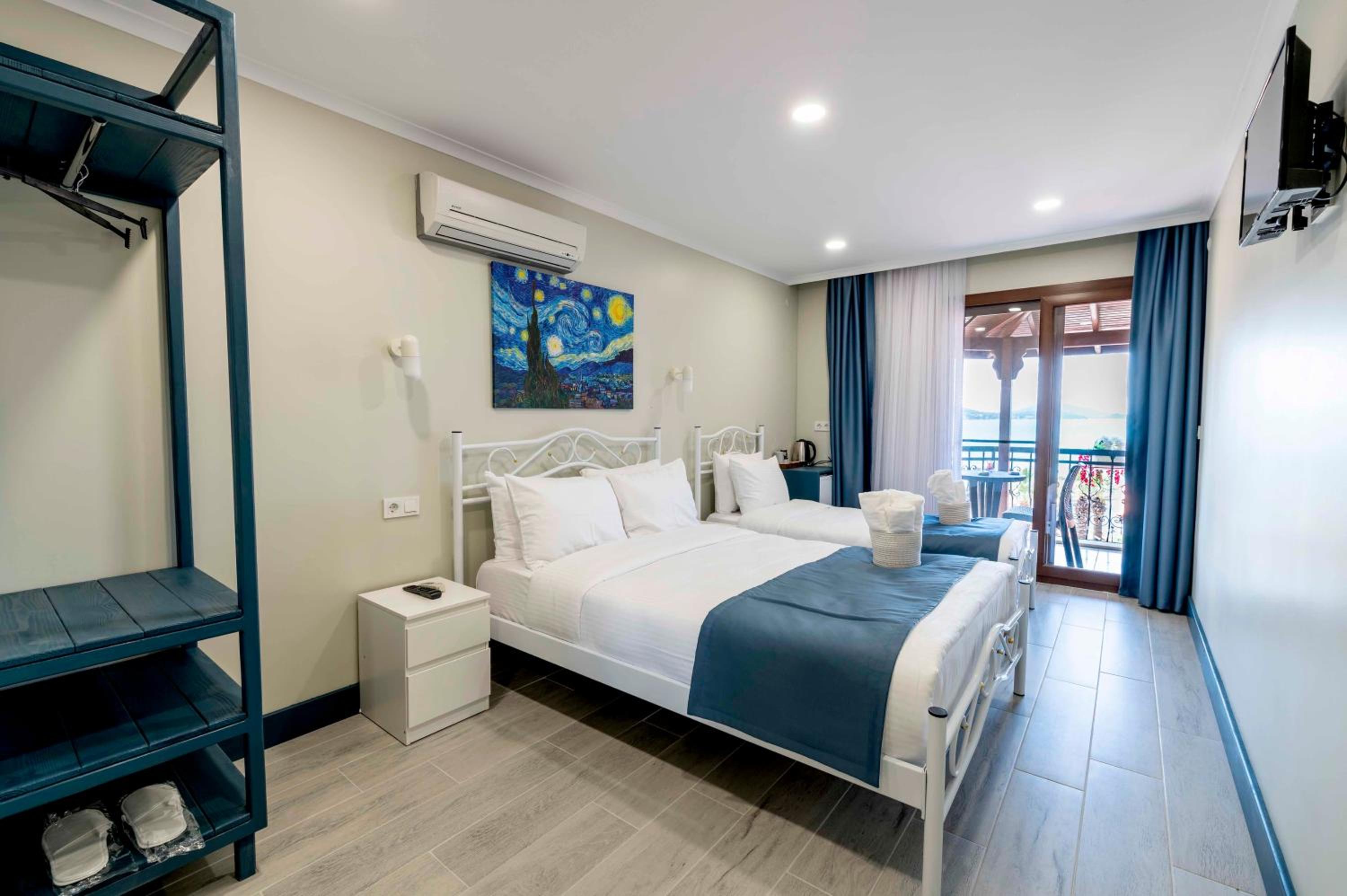 Standard Triple Room with Sea View