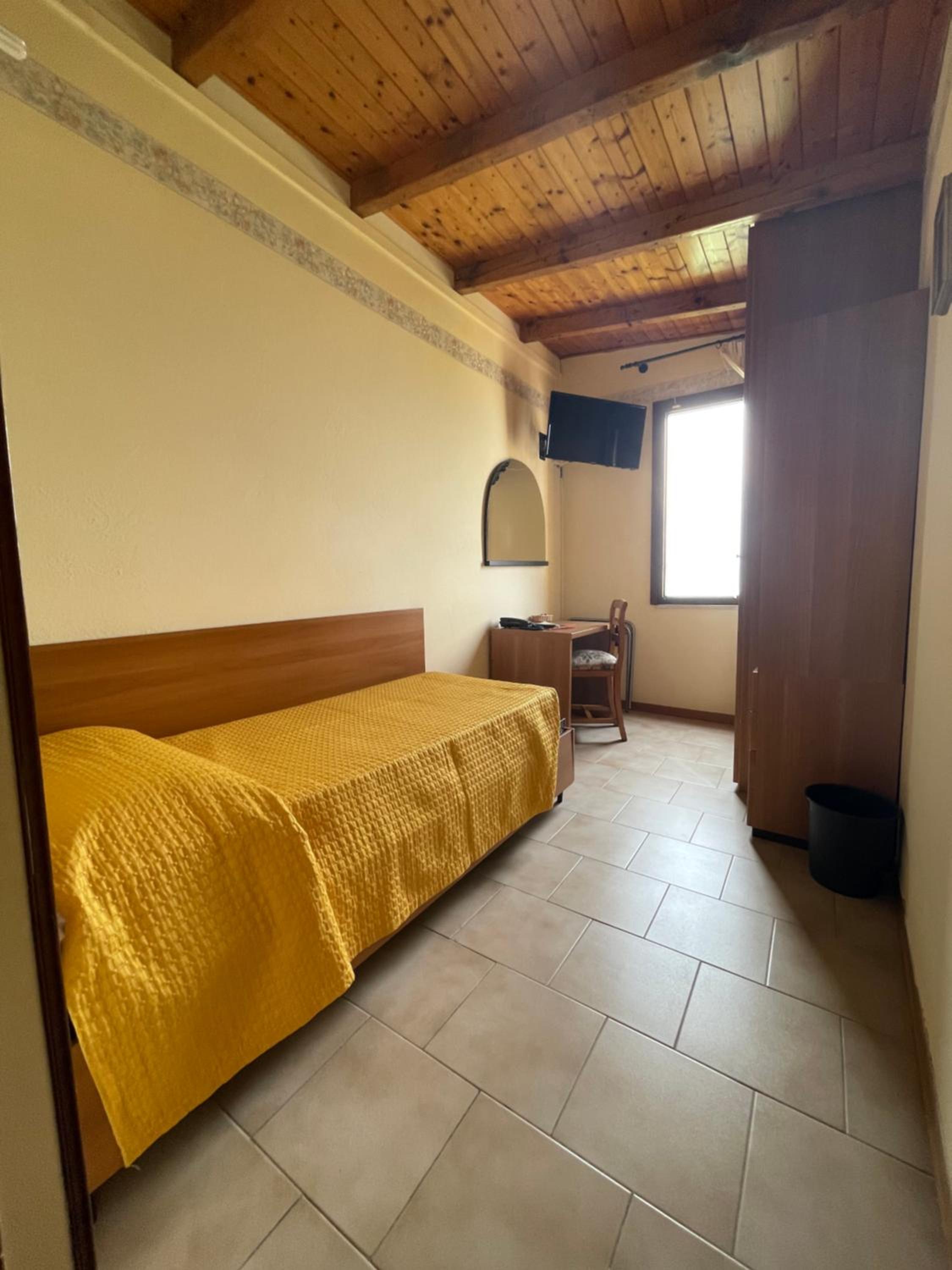 Budget Single Room photo 3