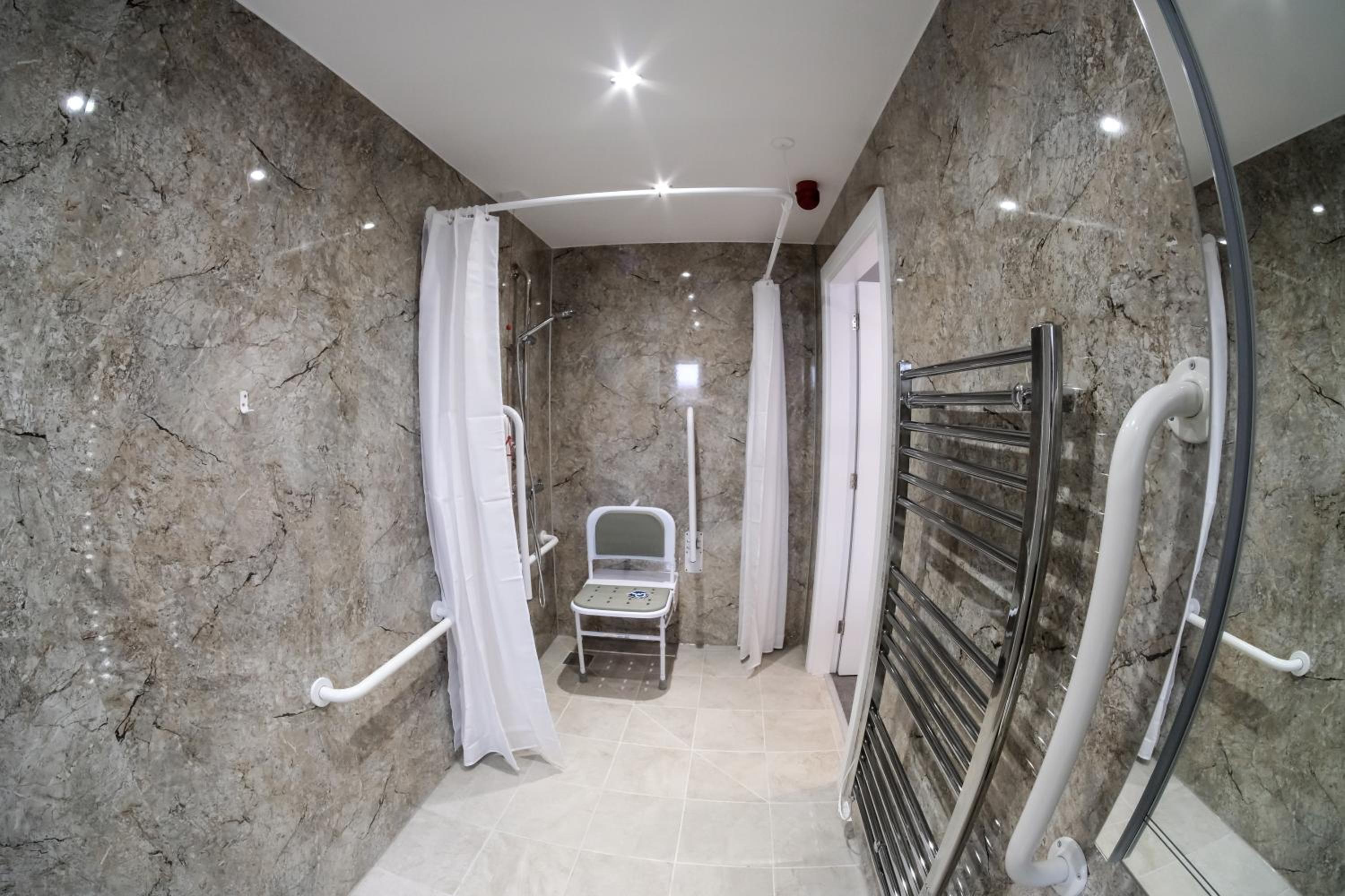 Double Room - Disability Access - Photo 3