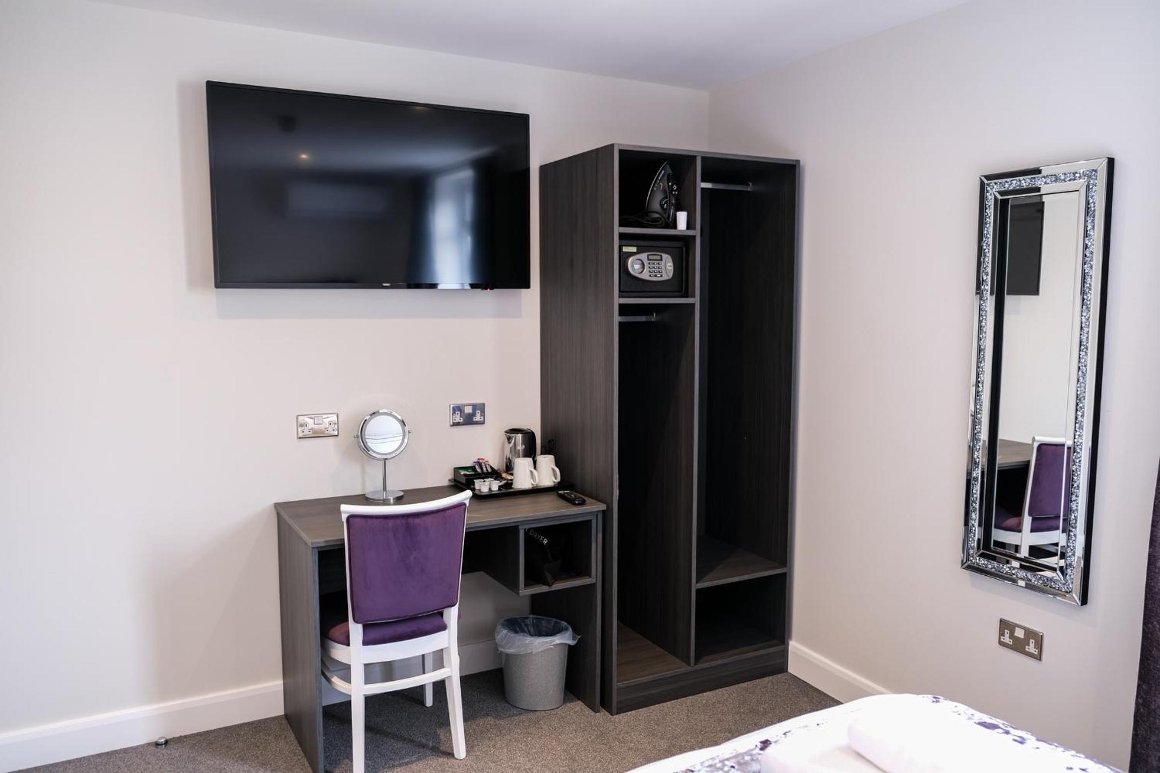 Double or Twin Room - Photo 2