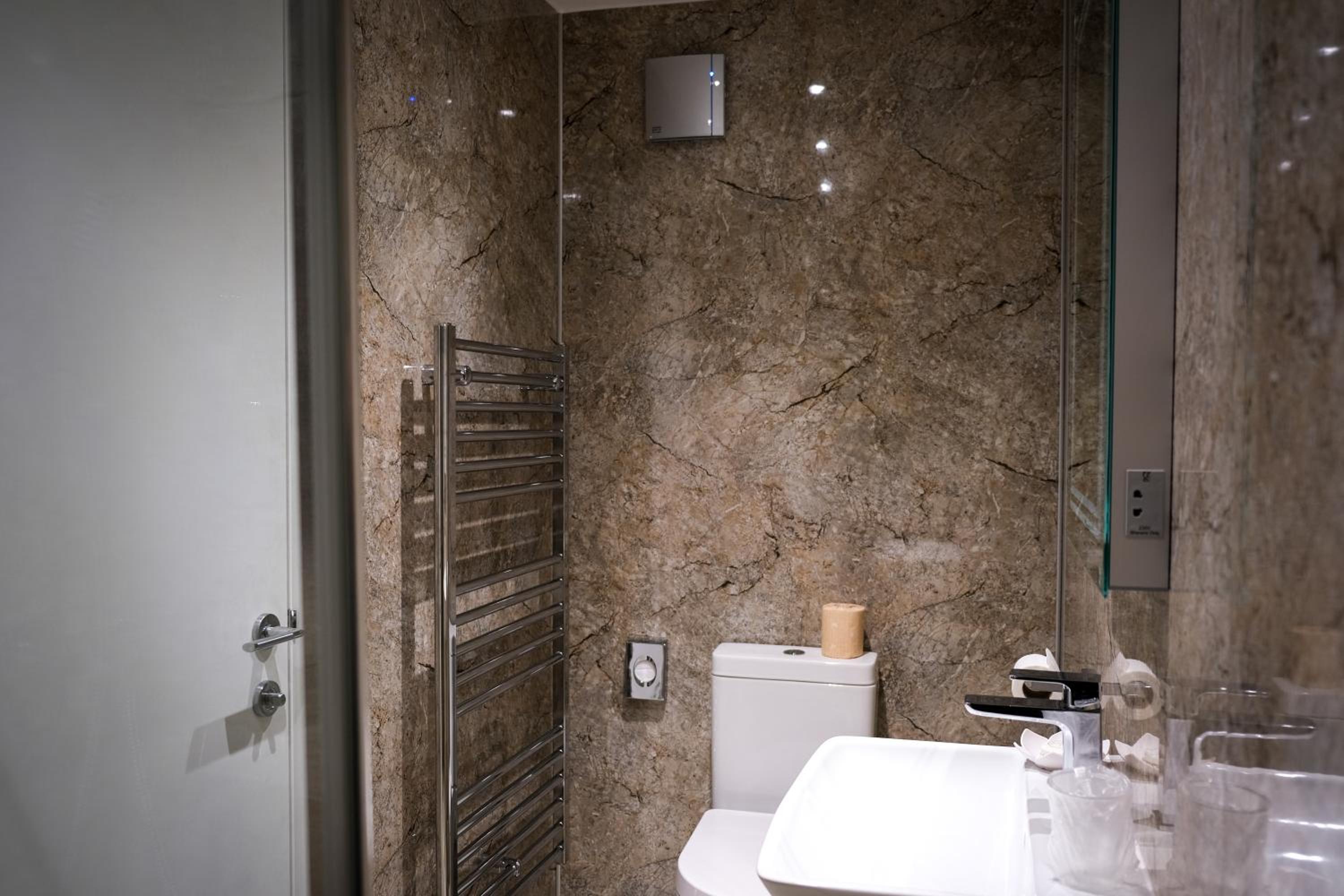 Double or Twin Room - Photo 3