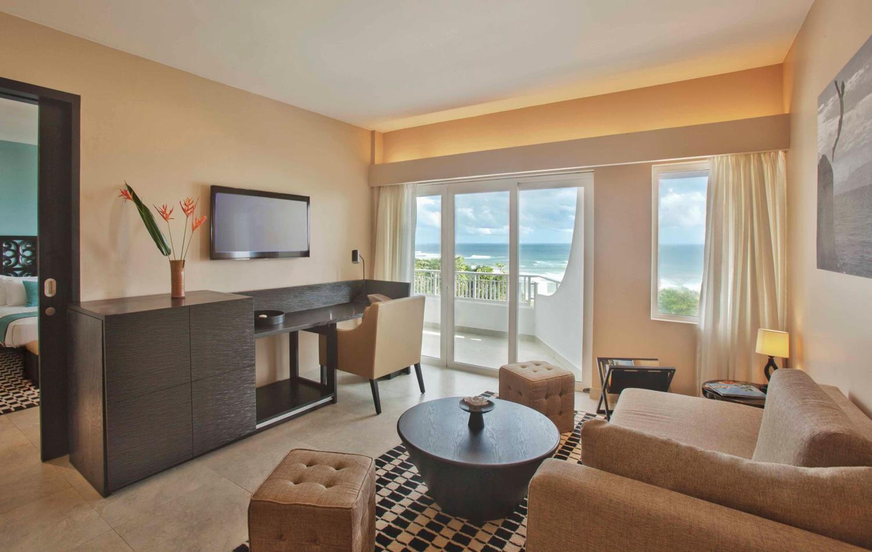 Präsidentensuite mit Meerblick und Kingsize-Bett