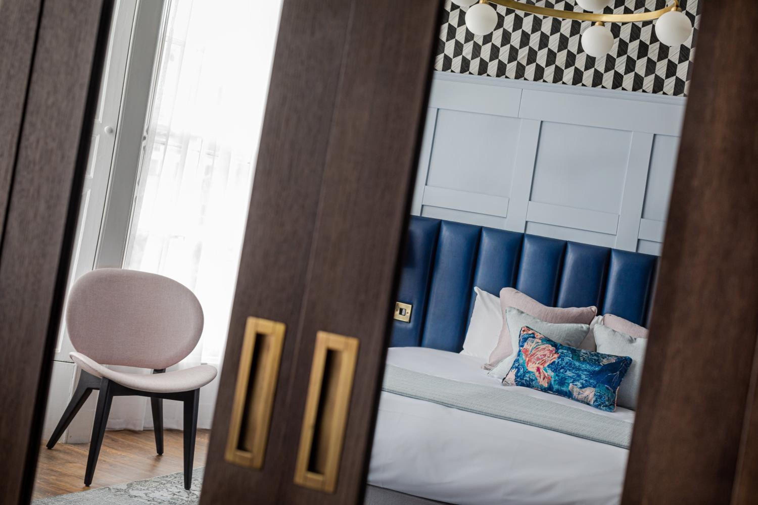Deluxe King Room - Photo 24