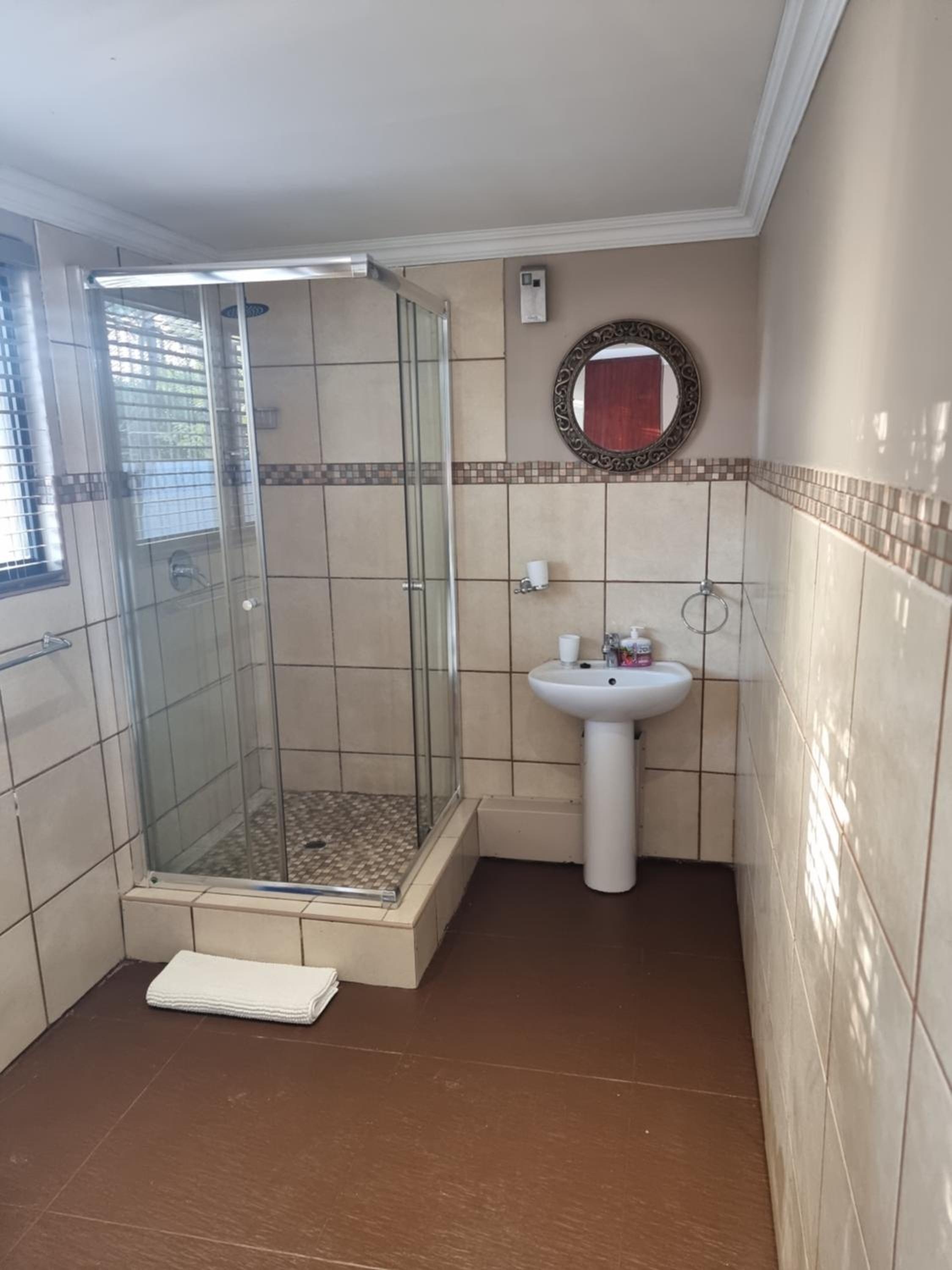 Comfort Queen Room - Photo 2