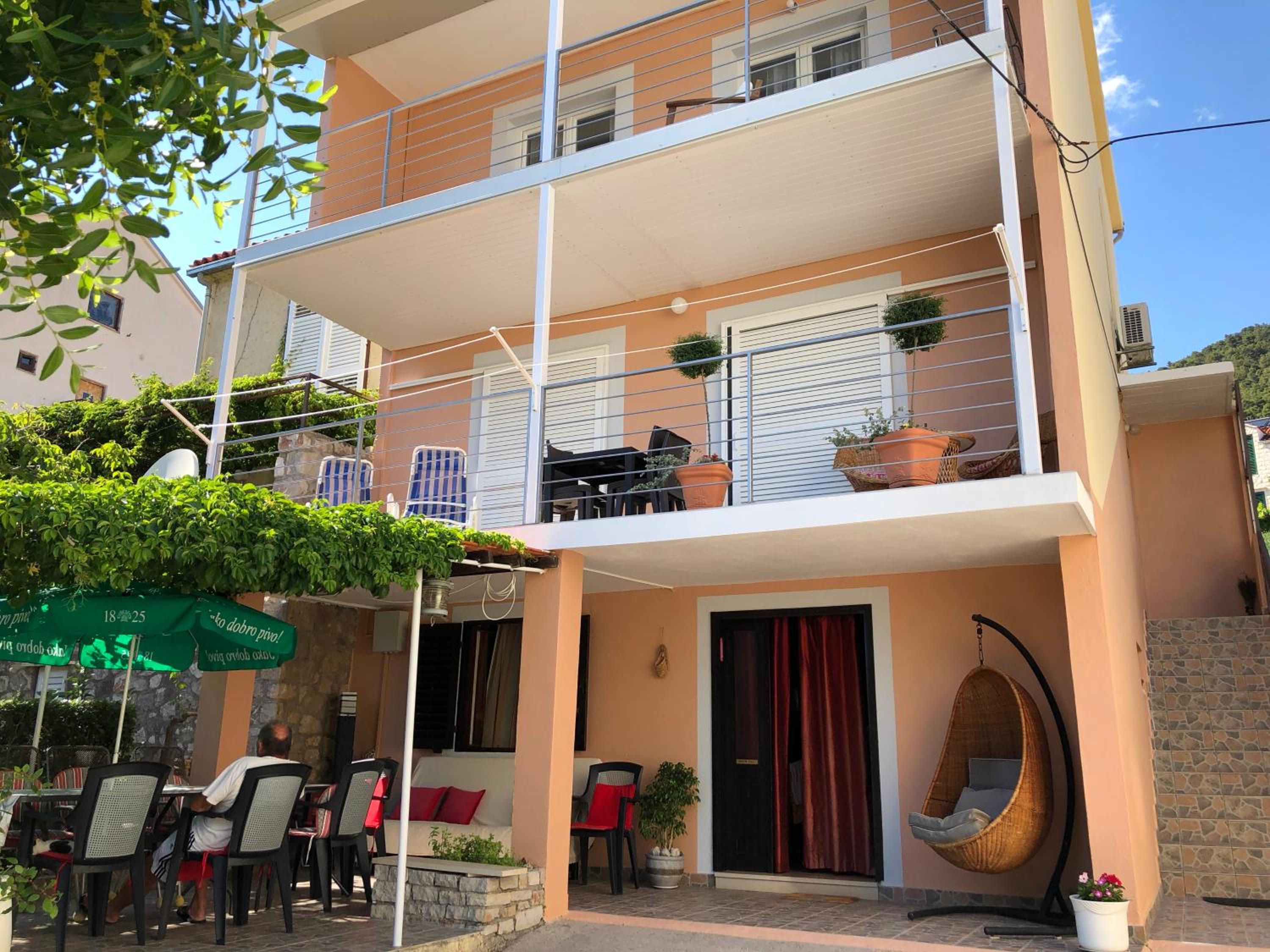 One-Bedroom Apartment with Balcony and Sea View photo 3