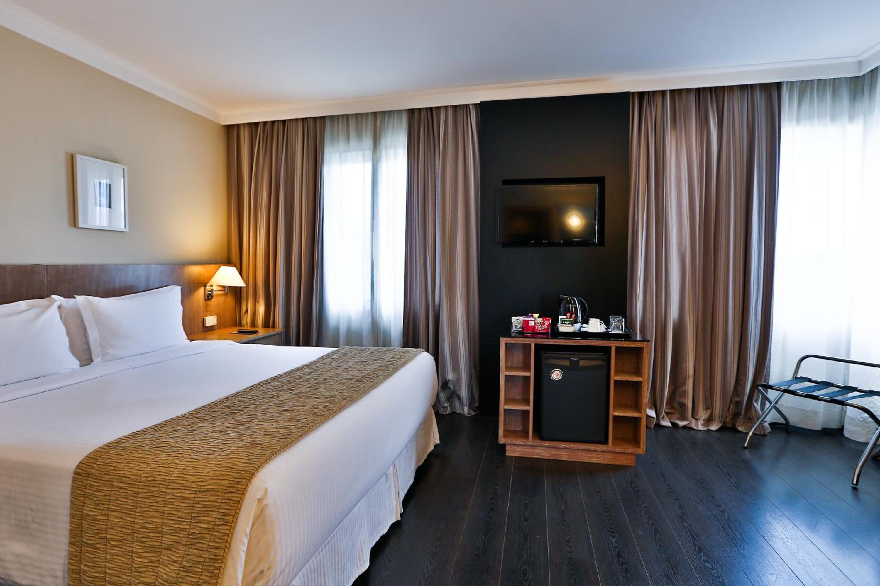 Deluxe Queen Room - Photo 4