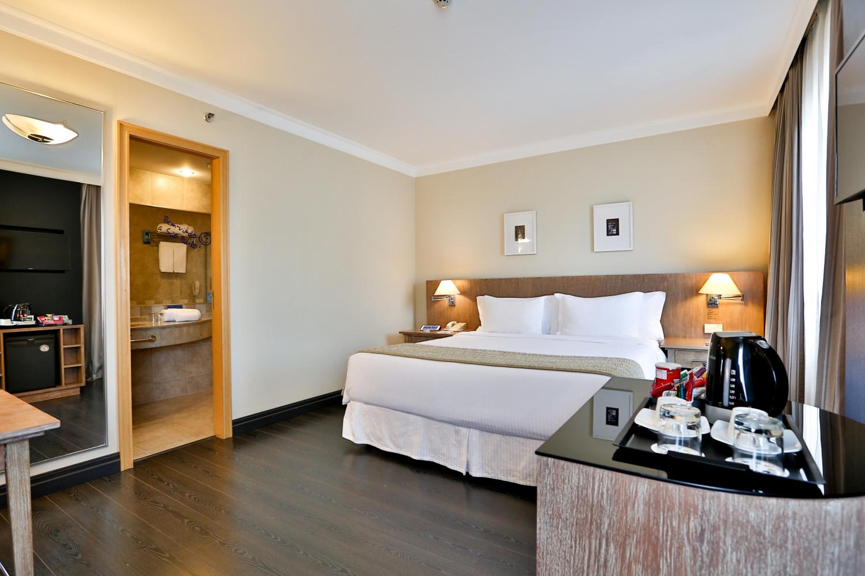 Deluxe Queen Room - Photo 5