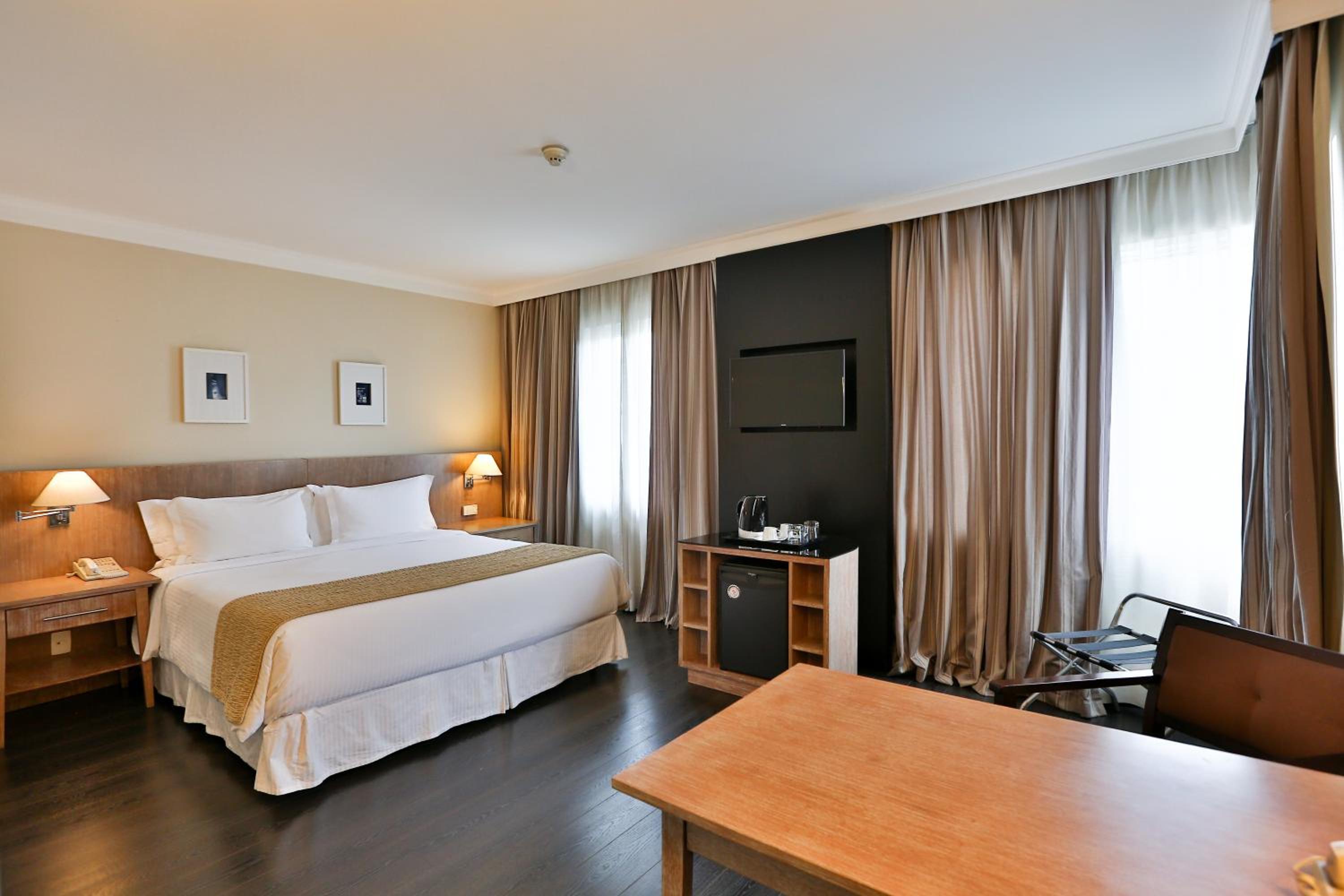 Deluxe Queen Room - Photo 1