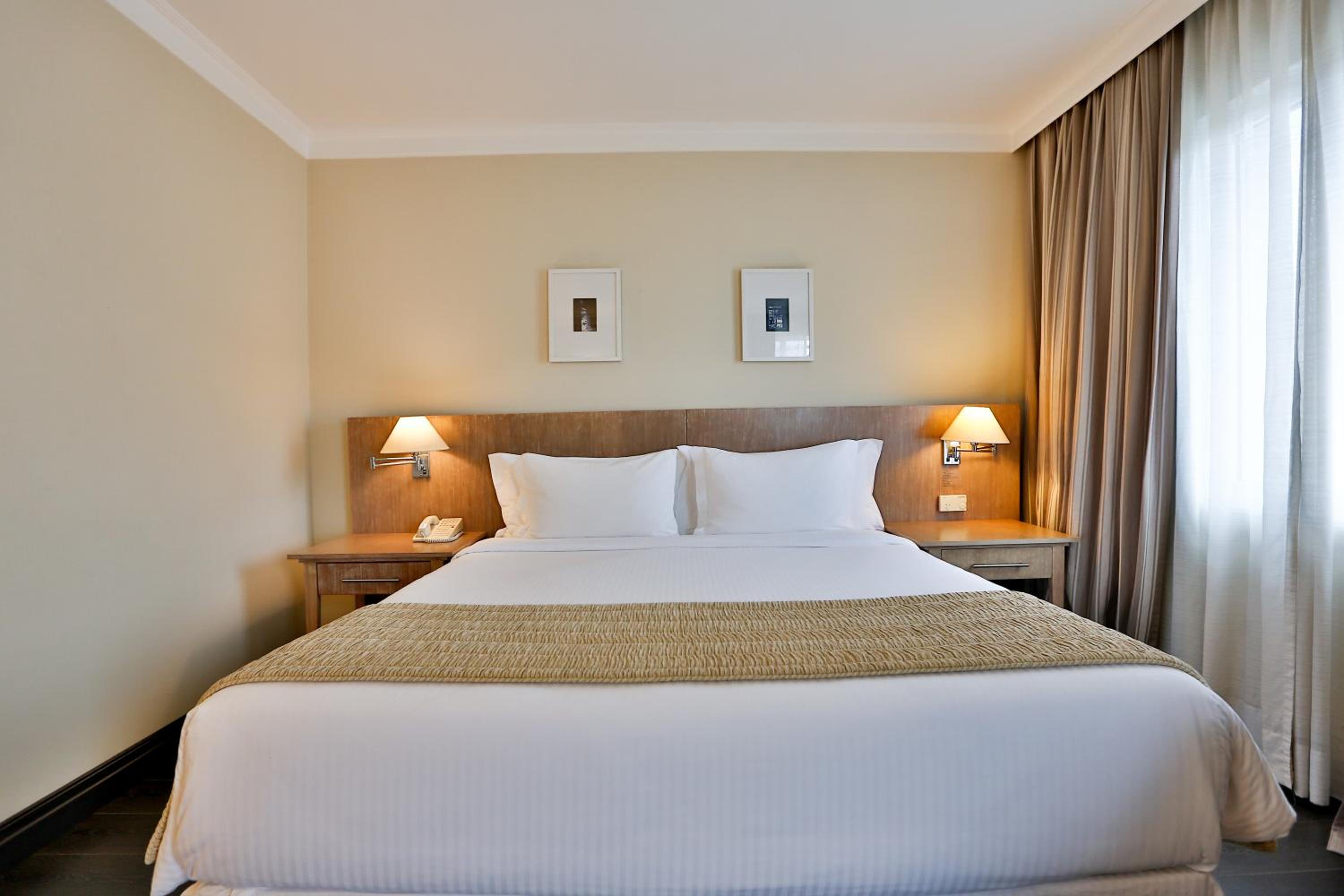 Deluxe Queen Room - Photo 6
