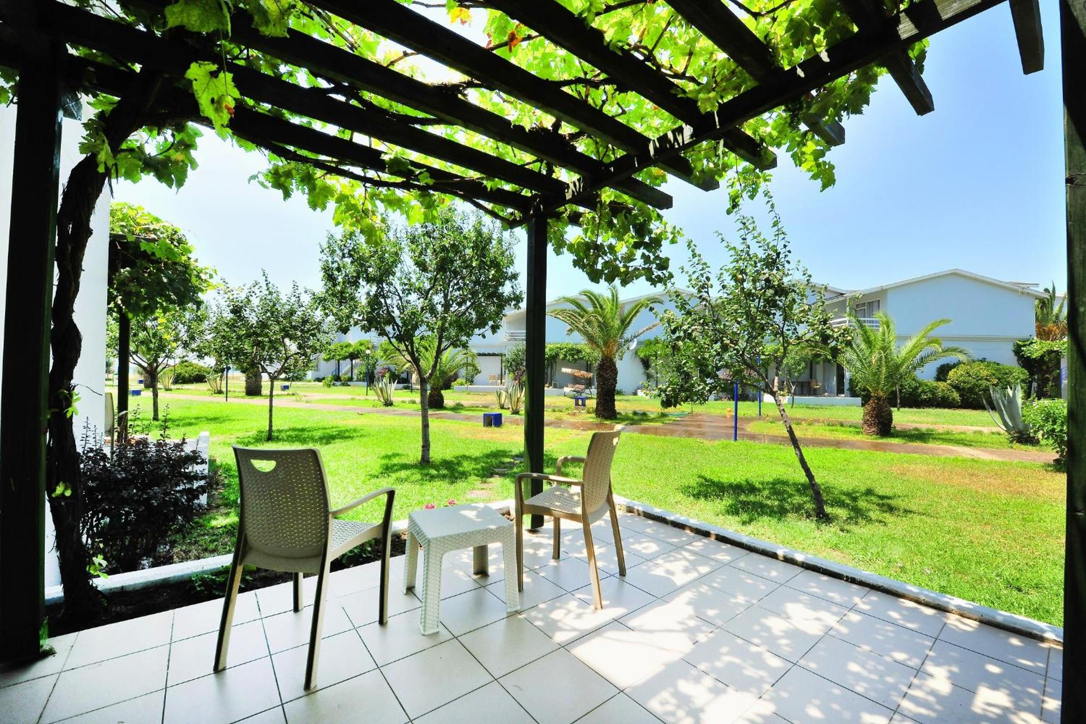Bungalow with Garden View photo 2