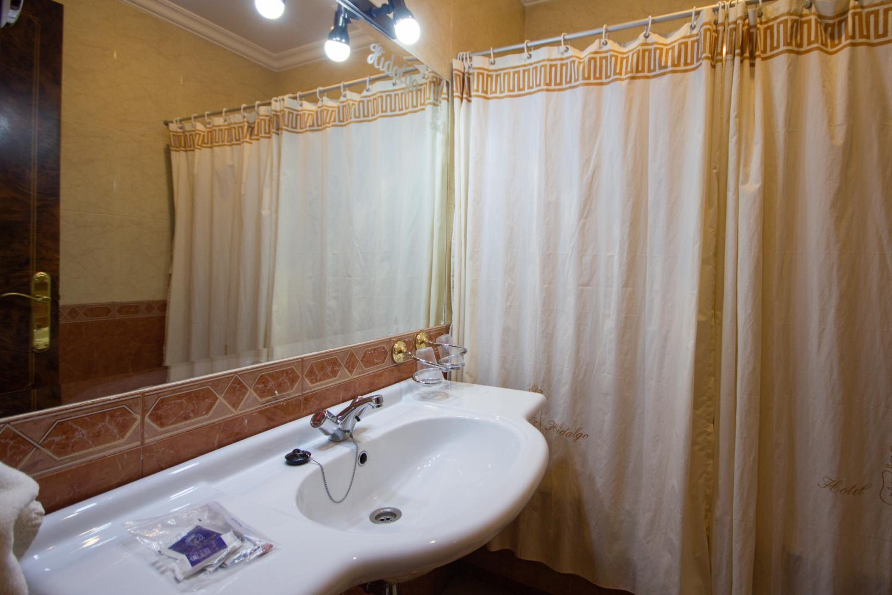 Double or Twin Room photo 3