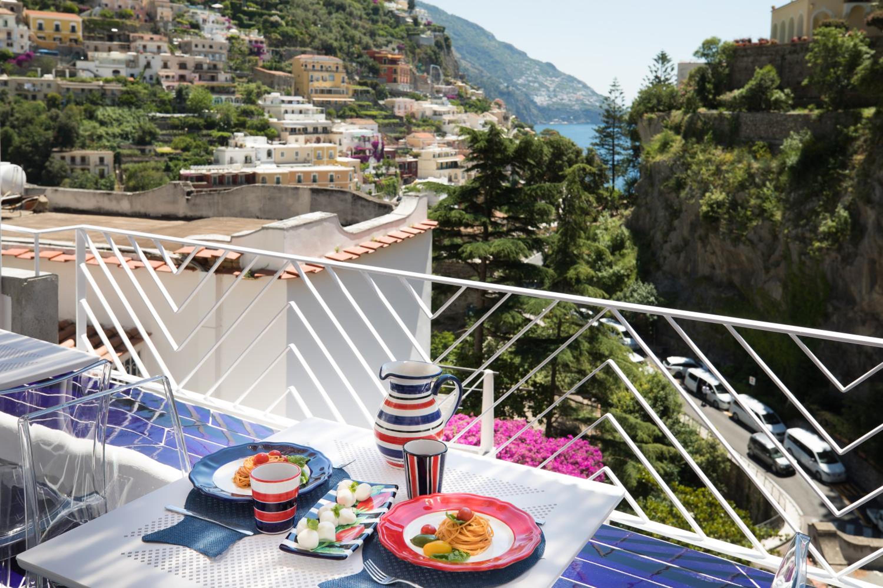 Deluxe Suite with Sea View - Photo 7