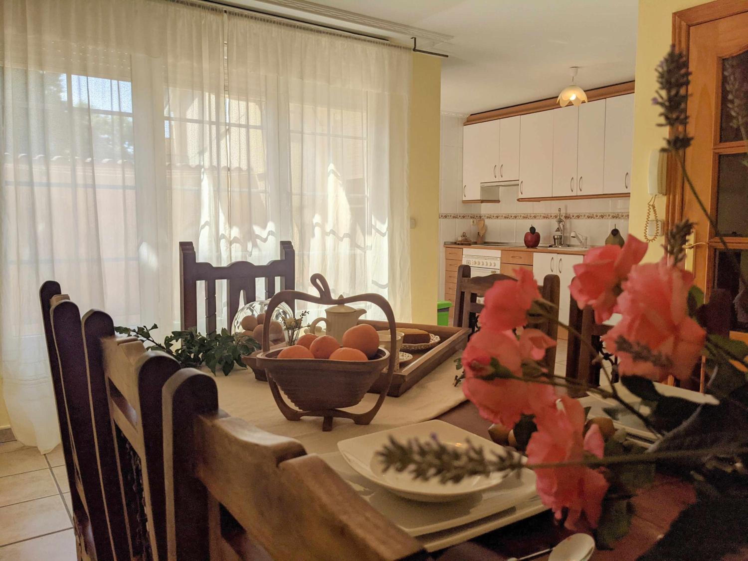 Five-Bedroom House photo 2