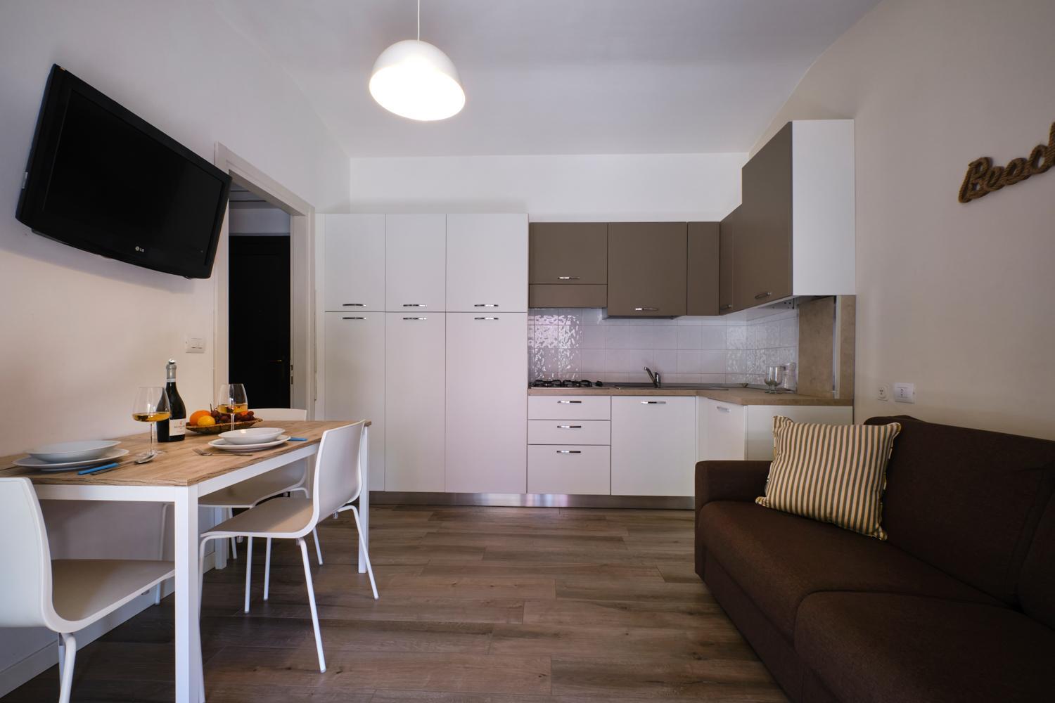 One-Bedroom Apartment with Lake View photo 2